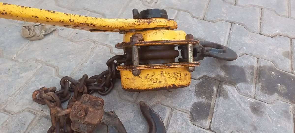 السلام عليكم للبيع ديفور سحب ٣طن اصلي صناعه استراليه سلسله ١٠ملم G80اصليه ثقيل فولاذنضيف وشغال العنوان النجف الاشرف ***********
