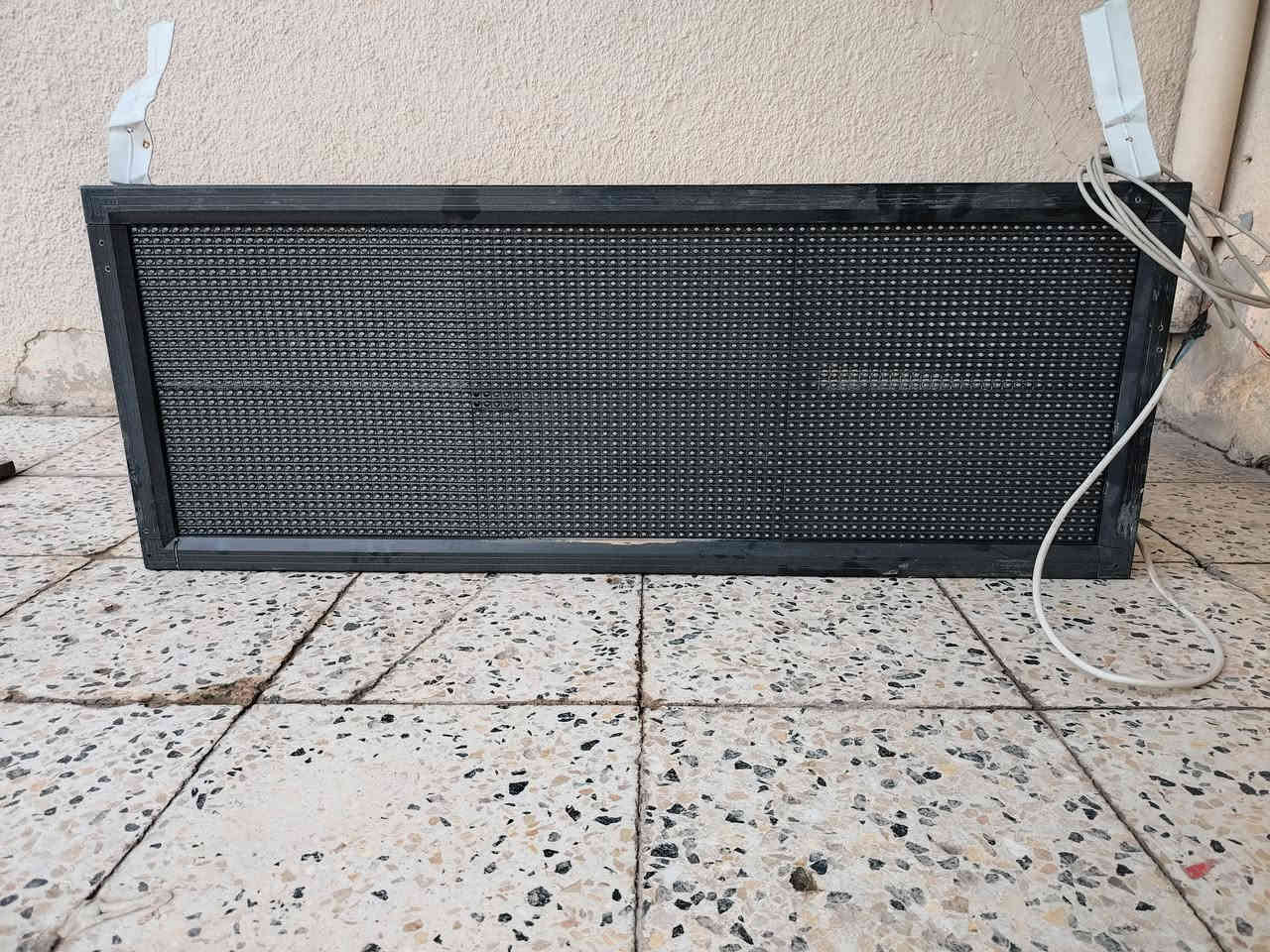 السلام عليكم
متاح اعلان ضوئي شغال بس هسة ما ادري لأن متروك ادفع سعر بما يرضي الله وكرات مال زينة ديكور يتعلكن بل سقف  يصير داخلهن كلوب 11 كرة ادفع سعر بما يرضي الله للأستفسار خاص او الاتصال على الرقم
***********
