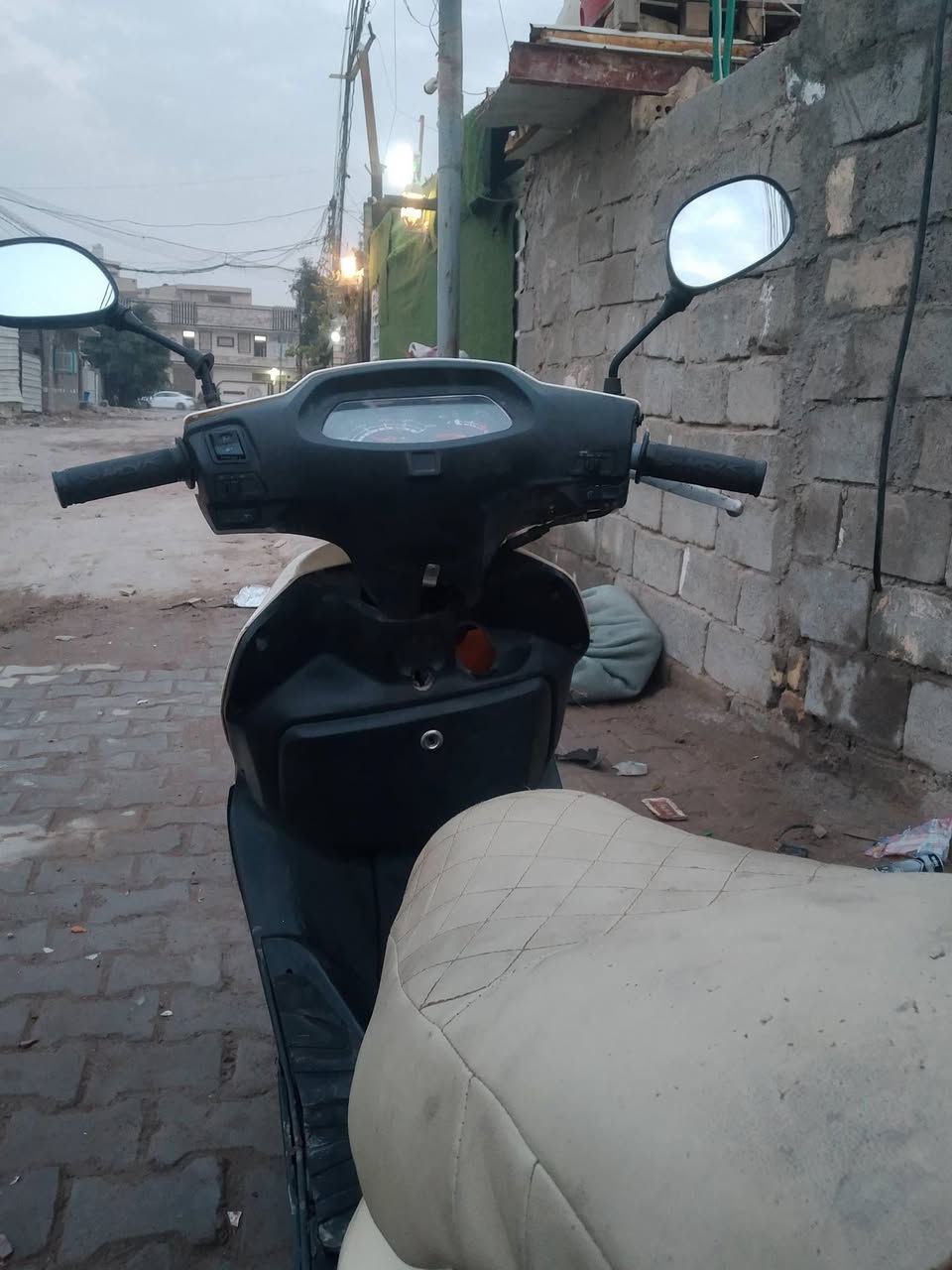 سلام عليكم ورحمة الله وبركاته 
دراجه. سبيسي 
دراجه شغاله هندر واحد تشتغل 
نواقصها كهربائيات طافيه ولباقي كابريتر جديد جوين جديد عقل جديد هندر ولقبق جديد دهن جديد وعيد وكرار بس كهربائيات لدراجه طبت كهربائياتها قلبل سبوع 
سعر الدراجه 325 بيها مجال حك لجيه وليجي بي خير ويدلل للتواصل ***********
