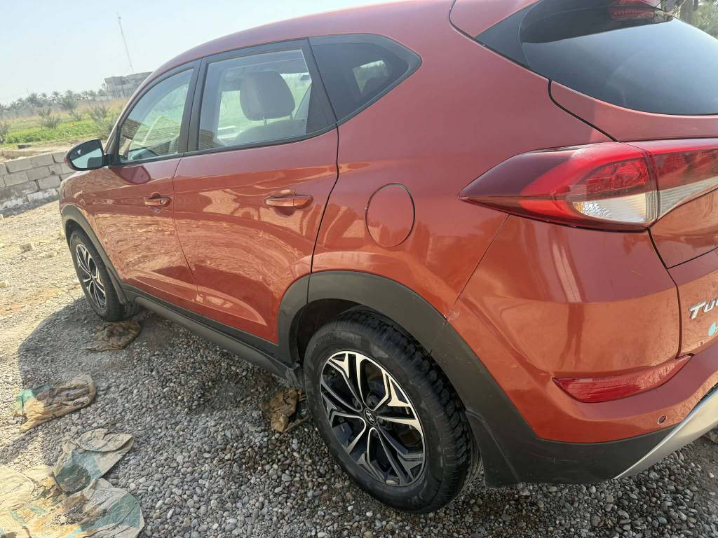 توسان امريكي محرك 2000حادثه جاملغ خلفي وباب صفحه السابق ماشيه ٦٠ الف سياره نظيفه جدا ماعايزه برغي موديل ١٦ كير محرك حداديه تبريد تخم تأثير سعره ١٣٣ للاستفسار *********** بيه وات ساب موجوده حله حلة, بابل
