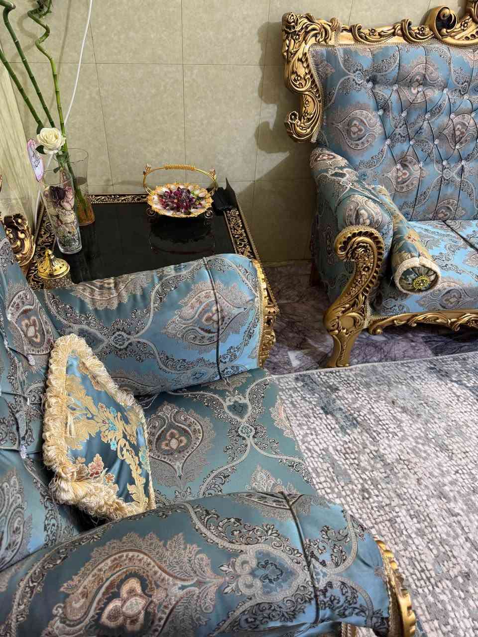 تخم ملكي اخو الجديد مستعمل شهرين
قنفات كبار 2 ام 3 نفرات
قنفة وحده ام نفرين
كراسي 2
ميز كبير واحد 80x80
طبلات ثنين صغيرات
السعر 750 المكان كربلاء حي المعملچي
*********** كربلاء, العراق
