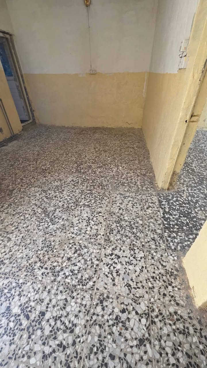 سلام عليكم لبيع بيت 100متر طابو زراعي سند 25 لبيت اعكاده موقعه كلش مميز شارع المرور حي الصناعي خلف جامع السجاد لبيت يحتوي على غرفتين نوم وهول وصاله وصحيات لبيت كاشي سراميك لبيت ركن وسعره 40 مناسب كلش لستفسار الاتصال على الرقم:***********
