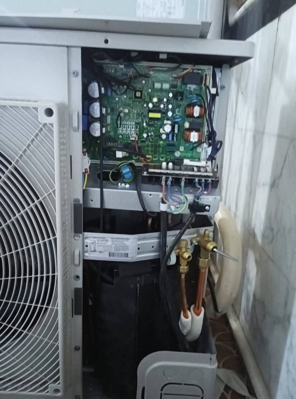 🔥يقدم لكم مركز الثقة للتبريد ❄️☃️ خدماتها🔥
ليش حاير سبلتك وكف سهلنالك الأمر فقط 📱
♻️شحن غاز R22♻️
♻️شحن غاز R410♻️
😍صارت الصيانة 🛠داخل بيتك🏘️ وكدام عينك والي 
يرضيك ونطلع منك وانته راضي👍🏻
♦️تنصيب جميع اجهزه التبريد الانفيرتر والعادي مع عمل الفاكيوم  
♦️تنصيب اجهزه الكاسيت التي تعمل بغاز R410
♦️تنزيل وغسل وتنضيف اجهزه التبريد 🚿
♦️لحام الليك للقطعه الداخليه والخارجية وتبديل أو الغاء عاكس التدفئه مع شحن الغاز الفرنسي وظمان موسم كامل
♦️صيانه جميع اجهزه التبريد الانفيرتر التي تعمل بغاز R410
♦️تبديل كابسترات وكونتكترات 
♦️يتوفر لدينا جميع انواع كارتات السبلت الانفيرتر والعادي 
♦️يتوفر لدينا قطع غيار لجميع السبالت 
♦️صيانه جميع انواع الثلاجات والمجمدات موقعيا 
♦️ صيانه جميع كودات السبالت الانفيرتر والعادي 
♦️تجهيز جميع انواع السبالت الكنتوري والجداري الانفيرتر والعادي وبانسب الاسعار. 
⚠️متواجدين في جميع انحاء الحله 
مهيمن الكبيسي 👇👇
للاستفسار الاتصال او المراسلة ع الواتساب 📲
***********📲
*********** بإدارة مهيمن الكبيسي
