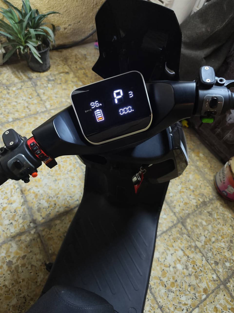 السلام عليكم دراجه MTR .. شكل رياضي موديل 2025 .. ثلالث سرعات الـ اولى الي هيه 35 و الثانيه 48 و الثالثه الي هيه 66 حقيقه ( بطاريتها ليثيوم ) جبيره و تمشي 75 كيلو الدراجه نقصها مرايه وحده تجي وياها خوذه و جنطه مال دلفري او تخلي بيها ايشي تحب و  وياها الشاحنه اكيد الكهربائيات كلها شغاله و بيها سماعه بلوتوث تحكم ستيرن و بيها نضام البك و البارك و يجي وياها سوجين و بصمتين بيهن القفل و الفتح و انذار و تشغيل عن بعد و اطفاء عن بعد هم و بيعا مارتين تشغيل مباشر الي هو الـ NFC رايدها بمليون و اربعميه و خمسين ( 1,450,000 ) ( و بيها مجال ) الله شاهد جديده و ما بدل لا بطاريه و ولا اي شي صار سبوعين من اخذتها بس عوزت فلوس .. مكاني بغداد الدوره اي سؤال راسلني ماسنجر و اني خادم


**إذا كنت صاحب هذا الإعلان وتريد حذفه لأي سبب، رجاءا أرسل رسالة إلى الدعم الفني**