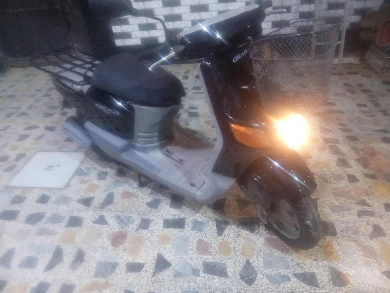 السلام عليكم بيكم شلعه معدل سلف هندر كلها شغاله محرك بلادي ممفتوح جيب فيتر وفحص كهربائيات كامله كلهه بلادي شرط الفحص مكاني بغداد الحبيبيه قرب مطعم وليد سعر ٤٧٥.  ***********
