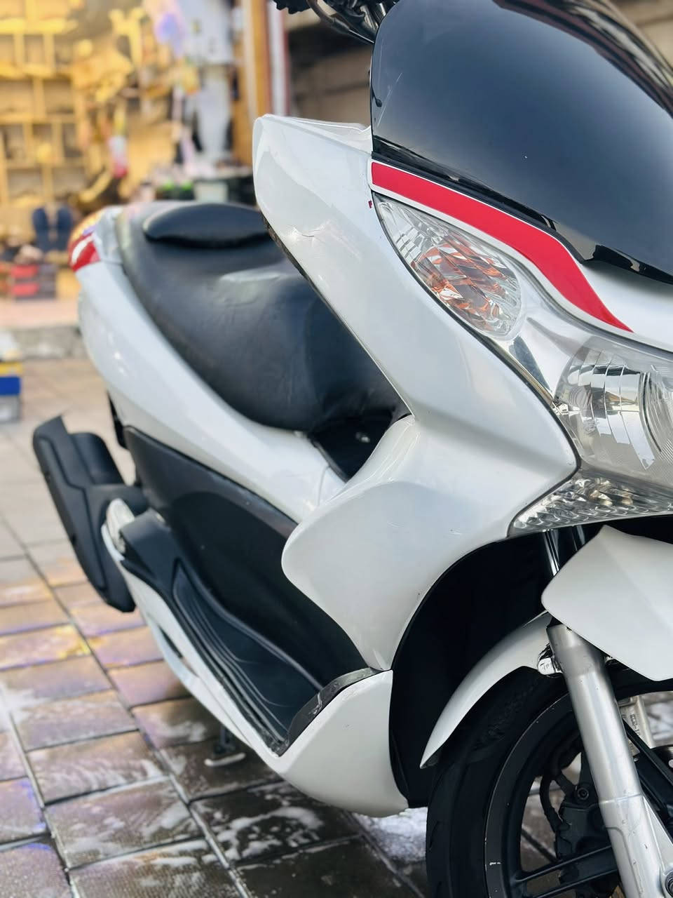سلام عليكم
البيع بيpcx موديل ٢٠١٧ السعر ١٢٥٠ 
دراجة كفالة عامة عد هاذة لي موضحة بلفيديو  
المكان بغداد مدينة الصدر 
رقم ***********
