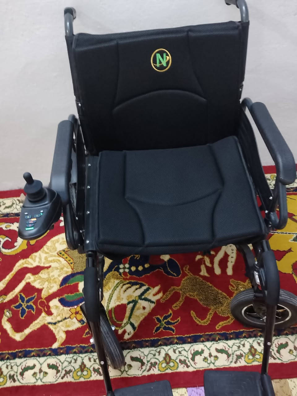 كرسي متحرك للبيع يحمل وزن 18٠كغ السعر ٤٥٠ وبيهة مجال للاستفسار ***********
