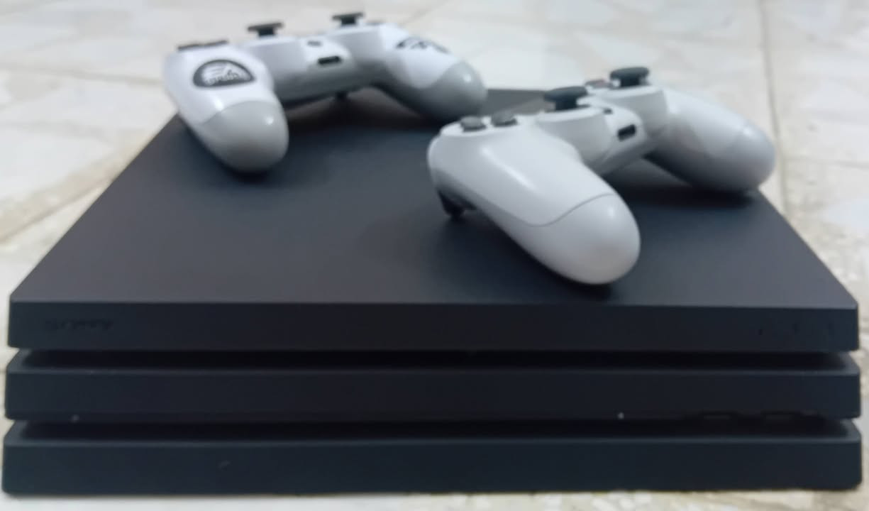 بلي فور برو PS4 pro نظام . 11 .
يو بي اس . ماركة الكابتن ابو الشاشة 
ذاكرة داخلية (1) تيرا  .
هارد خارجي 500 كيكا .
جوستك عدد 2 .
ملحقات وكيبلات كاملة .
العاب مستوى عالي .
الجهاز من مجمع الاسطورة وبعده بالضمان . مكفول من الفتح والتصليح . 
أخوان الجهاز ( برو ) مو عادي . يعني تعرفون اسعارهم .
سعر الجهاز مع كافة الملحقات  500 الف . 
بغداد - البلديات  - الصحفيين - قرب ماكولات جدو حبتر


**إذا كنت صاحب هذا الإعلان وتريد حذفه لأي سبب، رجاءا أرسل رسالة إلى الدعم الفني**
