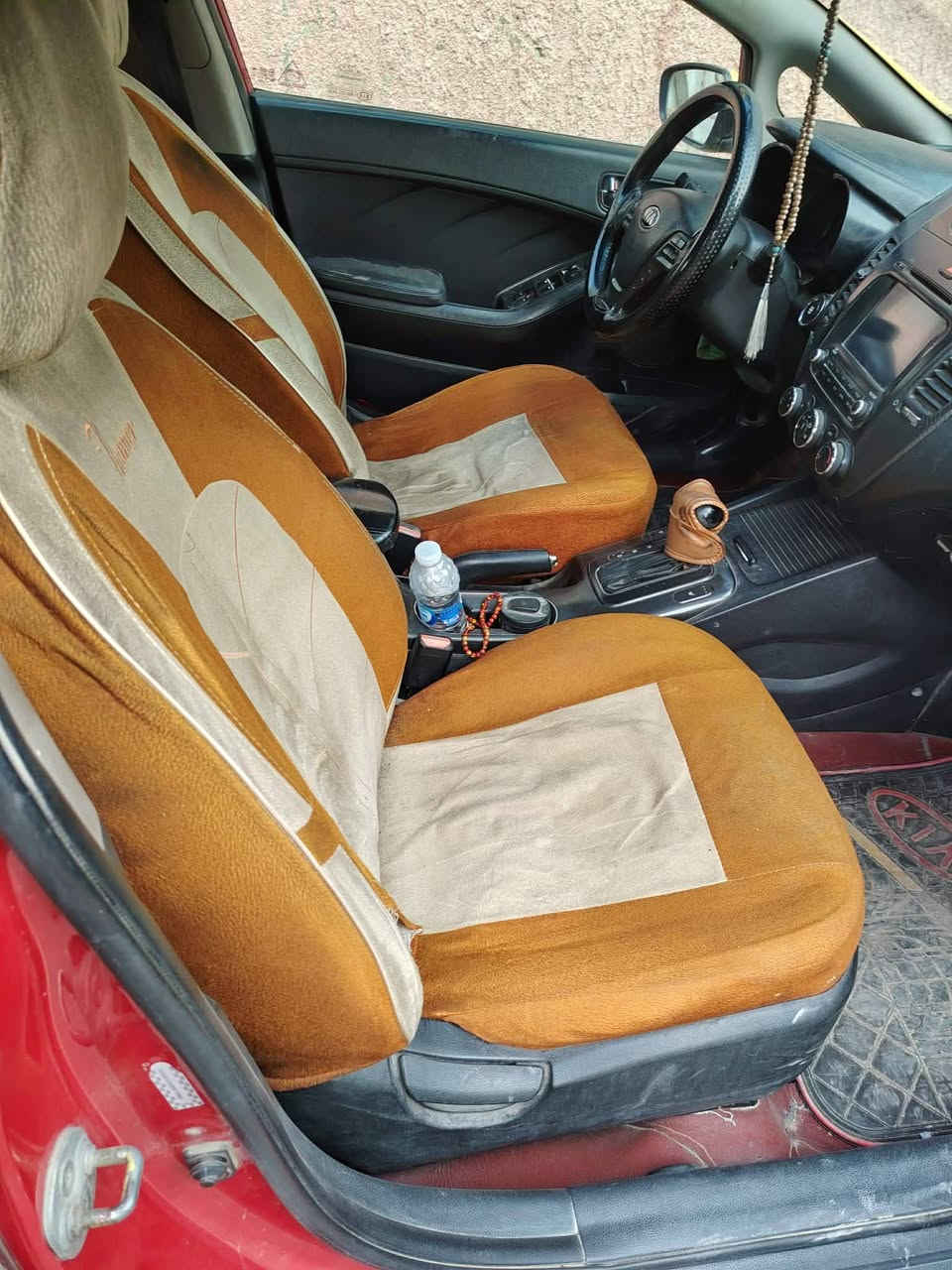 السلام عليكم فورتي 14جي دي اي محرك 2000 بدون حادث امريكي سيارة 1/1فتحة بنوراما بصمة مري شفط+لايت منضومة غاز كشنات كهربائية سعرها125 وبيها مجال *********** ما متواجد علة الفيس
