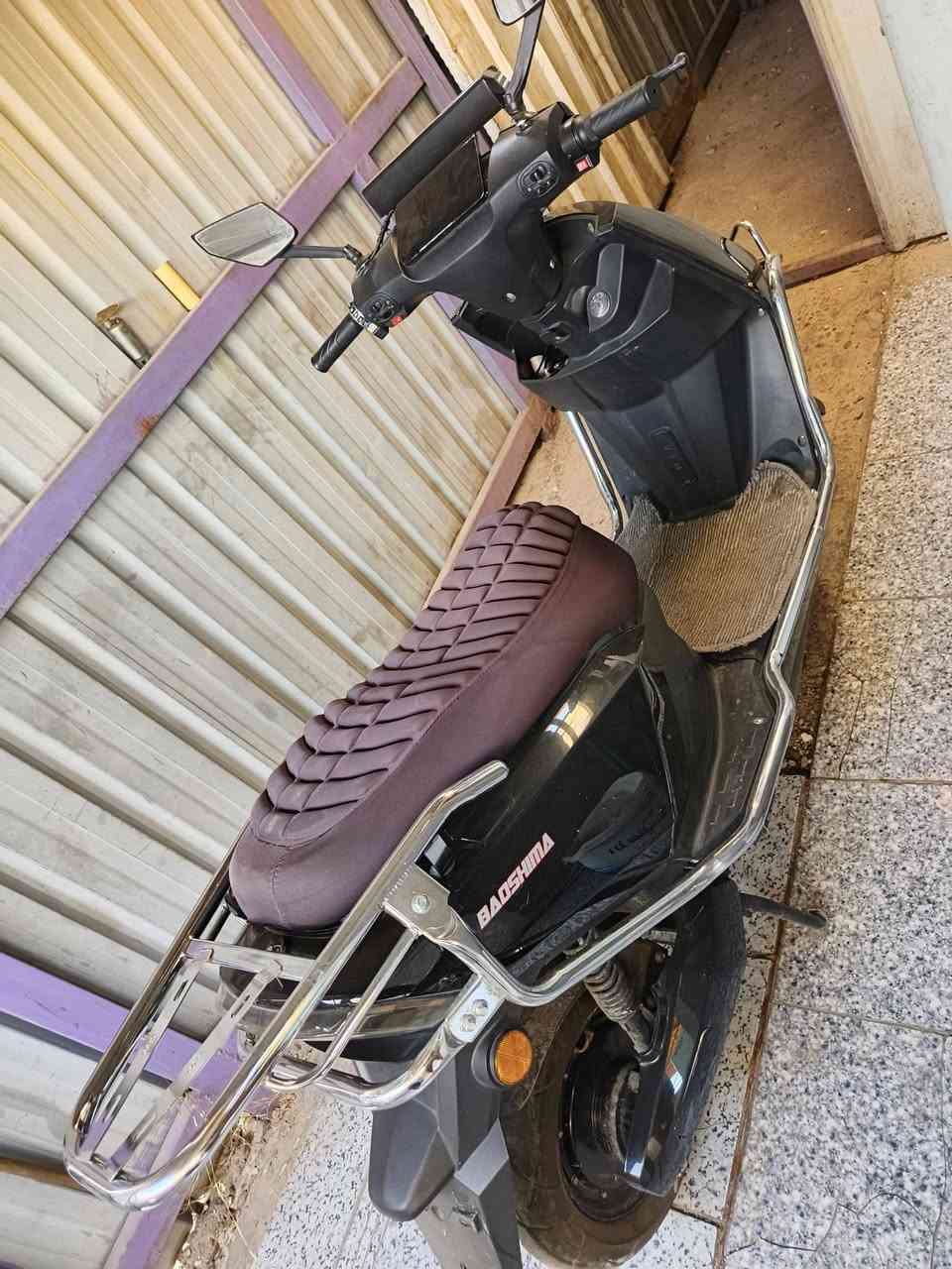 سلام عليكم دراجه شحن للبيع نضيفه ومدرعه 6 بطاريات مسطره الملف 1500 تمشك 75كيلو بصمه العدد 2 تشغيل عن بعد مكاني بغداد البياع موديل 2025 ب 800الف رقم ***********
