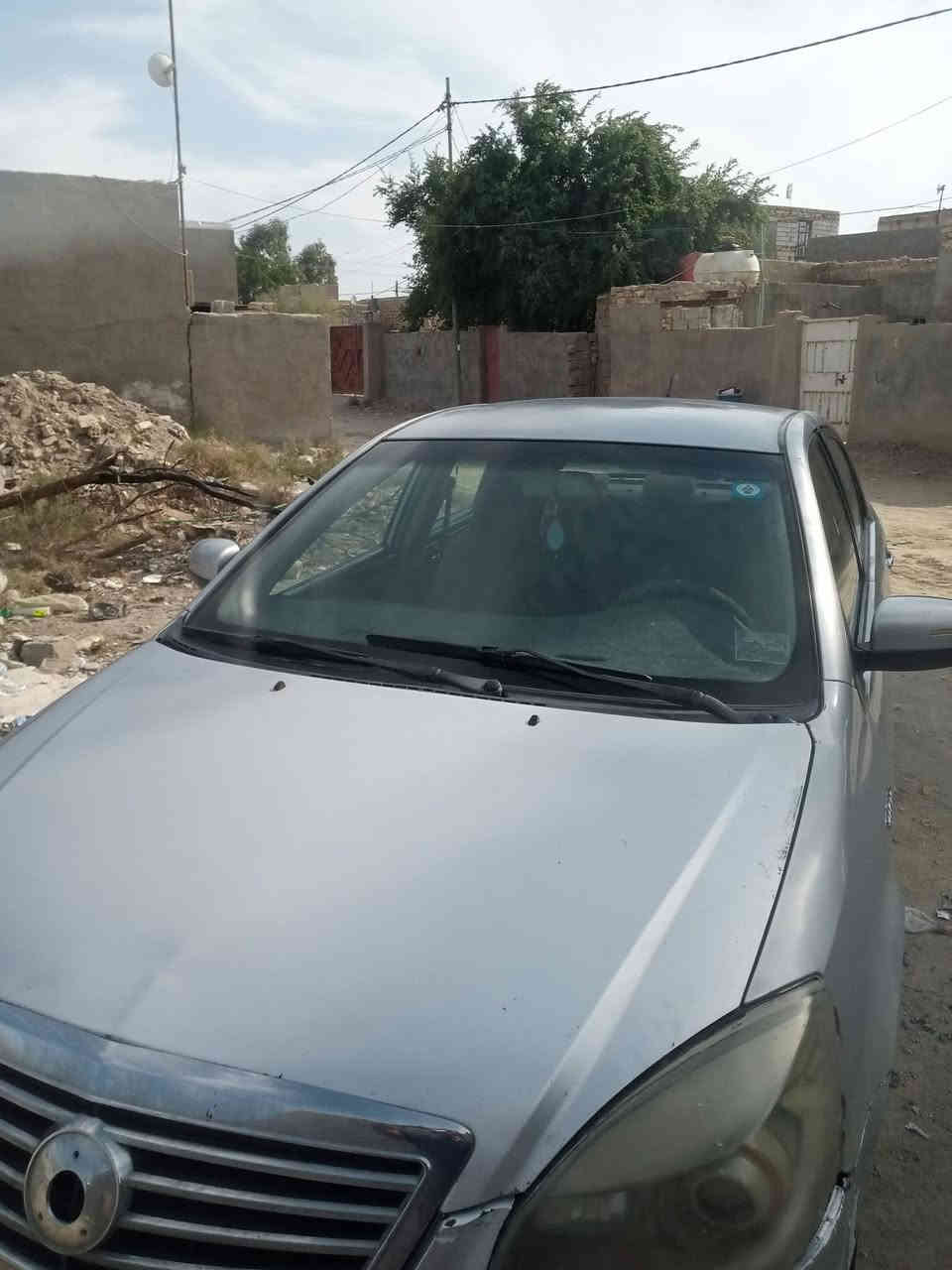 جيلي موبل للبيع او مراوس بتكسي. موديل 13بسمي رقم جديد. مكينه تنقص.كير مكفول حداديه تايرات. كهربائيات. تبريد. سنويه. جديده بيه خياس الخلفي. مامسويهن.  ضربه مابيه.  مكان الديوانيه. البدير. ***********
