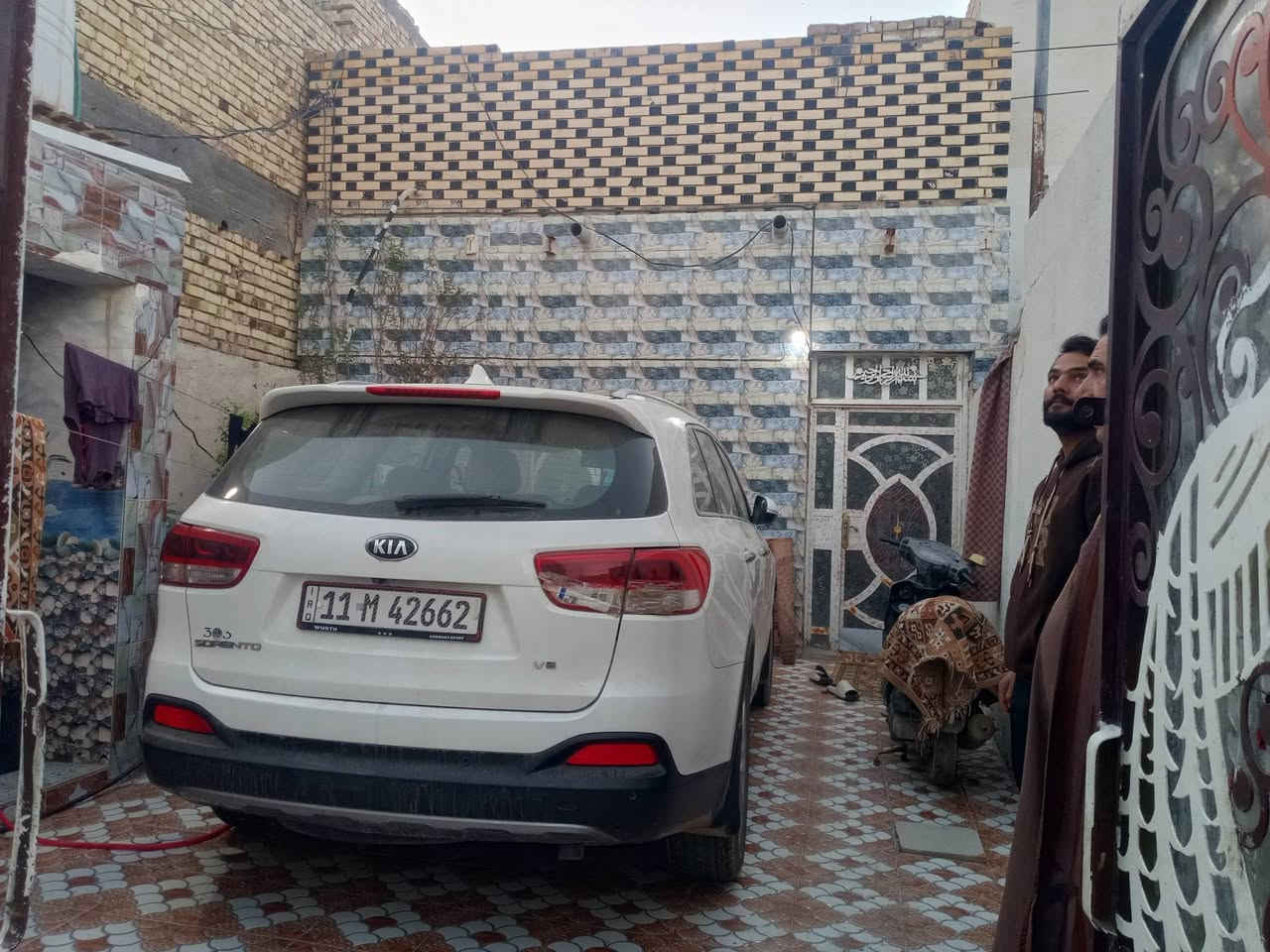 بيت للبيع الرفاعي التفيج قرب مدرسة دار البيظاء بيت جاهز اونظيف الف ماتخسر عليه گبل تسكن المساحه 137 اونص رقم الهاتف ***********
