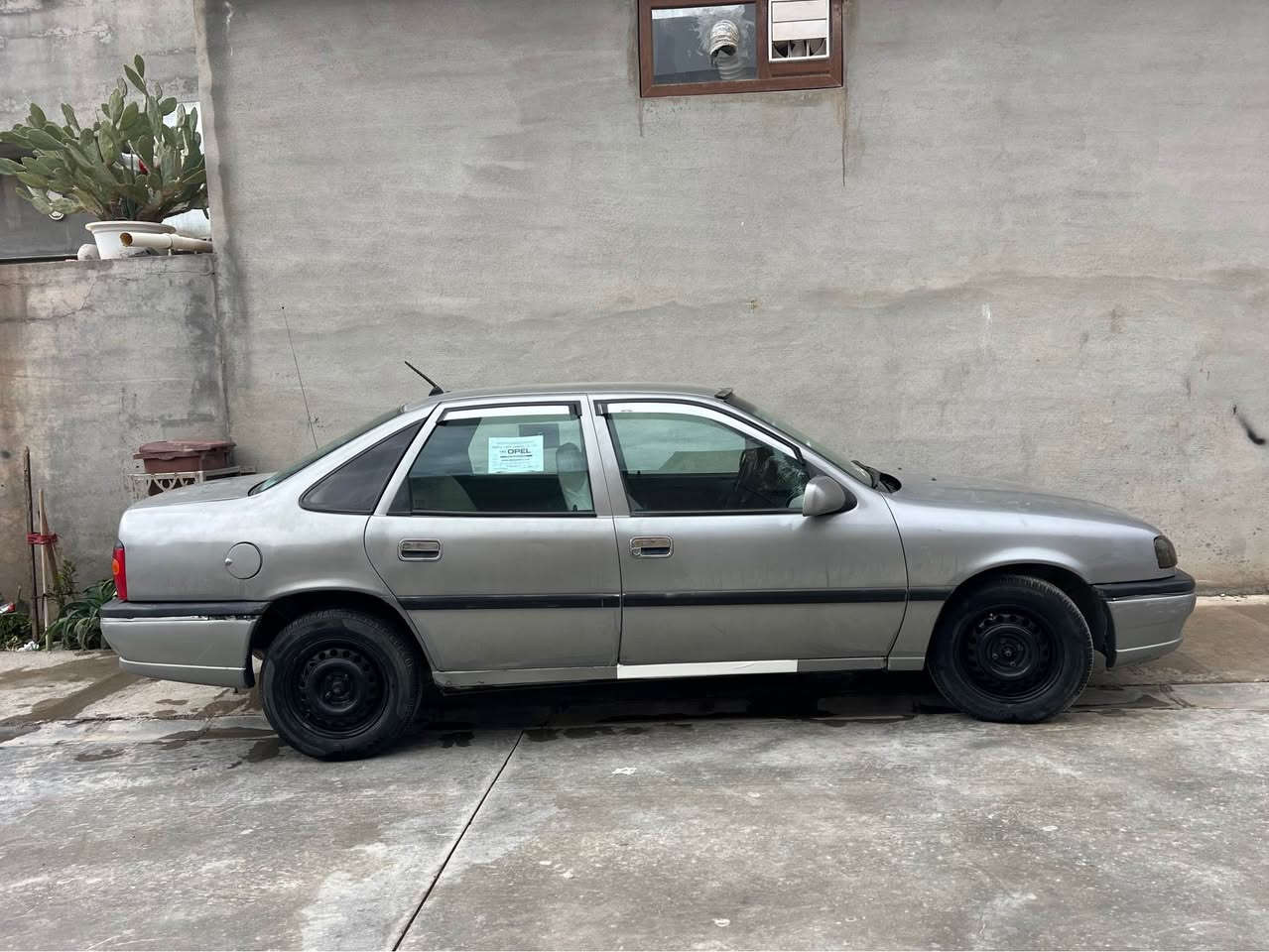 *********** = *********** 

لە تەقتەقم ٣٨$ مەعمەلە 

١٩٩١ کامل کراوەتە ١٩٩٥ کۆبۆنی هەیە 
مەکینە ١٨ مەرخوب سەنەوی تازە بەسەر جوە 
سەیارەکە لۆک لۆکە وەسفی ناوئ دەشبل بەرە درگا
تاخم پێش پشت کەرەبای هەموو گیانی مەزبوت
بەشەرت براوە خرامە تحویل کۆبۆنی هەیە لۆک لۆکە
لە تەقتەقم ژمارە موبایلم داناوە  چات کراوەیە

ڤایبەر واتسئاپ. *********** كويسينجاك, أربيل
