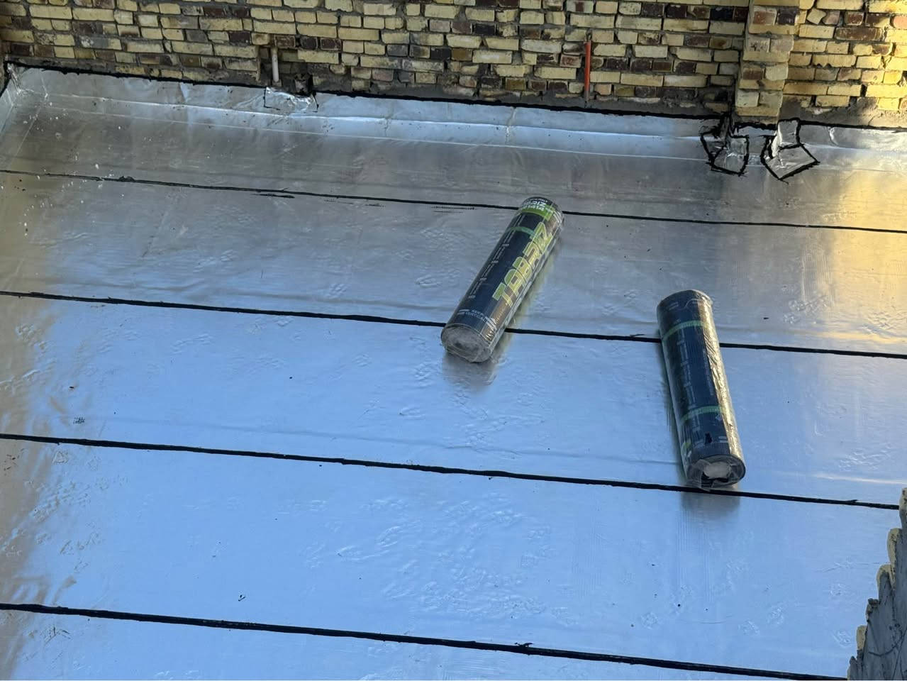 يتوفر لدينا افضل نوعية ايزوكام 1414 و نوعيه انجيكو مستعدون لتغليف سطوح منازل و مخازن وسقوف سندويج و جينكو لطلب اتصل على ارقام التاليه ***********
*********** عمارة, ميسان
