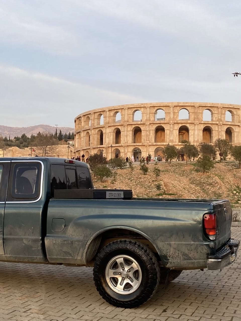 سلاو تان لێبێت هاوڕێیان  ئەم سەیەرە بۆ فرۆشت مازدای ئەمری کیە تاکو ڕوبعە  مۆدێلی 1998 ڕەقەم سلێمانیە  بیلاد ٤ بستۆنە تاک ئەکسلە مەکینەو گێڕو تەقەو ڕەقەو هەموو گیانی بەشەرت هەدەمێ سەنەوی بەسەر چوە  سعری ٥٠ گەلایە ، کێ حەزی لێبوو لەخزمەتیام) تەلوفونم بۆ بکات ،،***********
