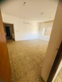 🏠 طابق أول 📐 المساحة: 300 متر  يتكون من:  • غرفتين نوم  • صالة  • مطبخ...