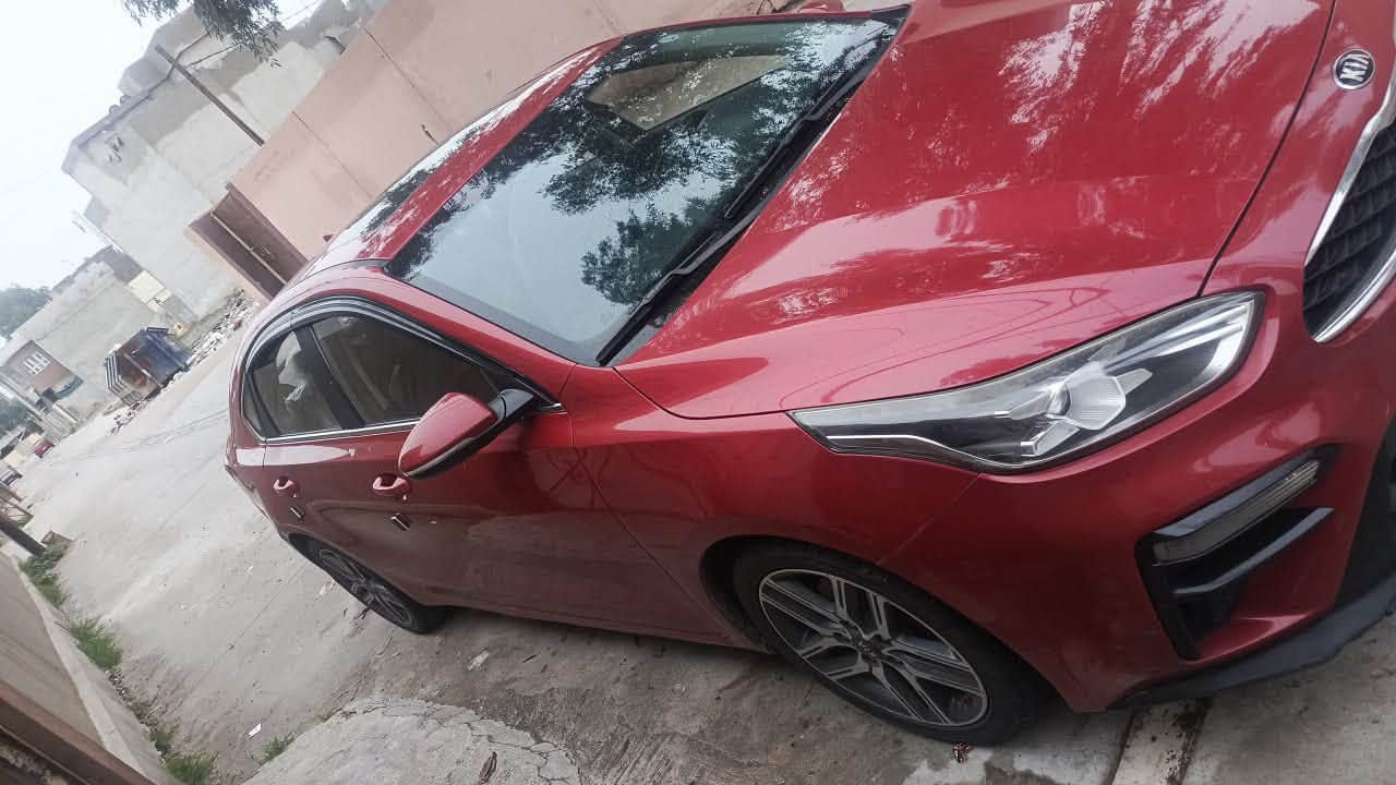 السلام عليكم للبيع 
كيا 2019
وارد كوري 
السياره فول مواصفات اعلى فئه 
فتحه 
بصمه تحكمات 
دخول ذكي 
صندوق ذكي 
كشنات خزن 
كشنات تبريد وتدفئه 
استيرن تدفئه 
حساسات خلفيه 
رادار 
مري شفط 
تحديد مسار 
مثبت سرعه 
والسياره بعد بيها مواصفات ما مذكوره 

السياره بيها قطع صبغ ابيع حزام بدون شواصي بشرط 

السعر 107 وبيها مجال بسيط 

اني مكلف بل نشر اتصل ع صاحب الرقم 
***********
***********
