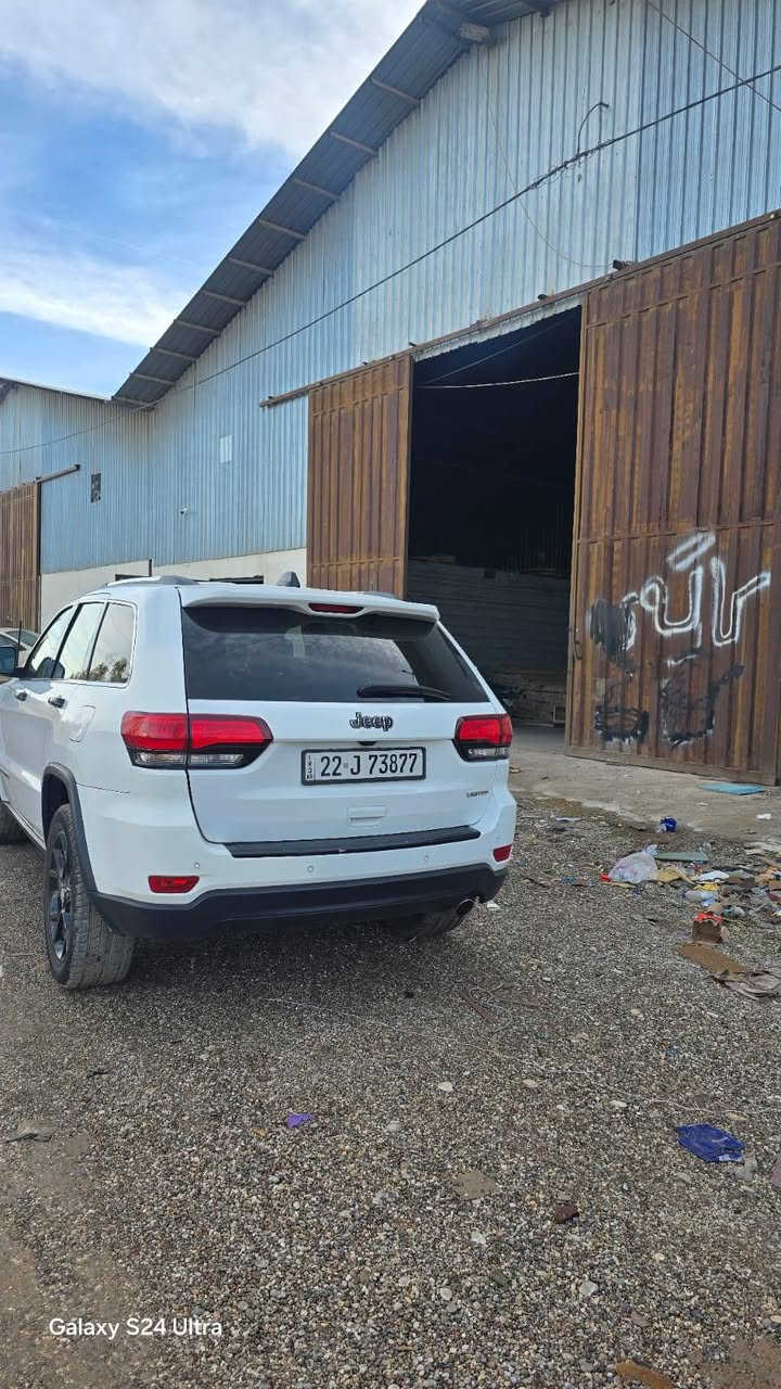 جێب کراندجیروکی 
مودیل 2020
دوو دەرکای سبوغە
جاملغی دواوەی تۆزێک ساردە کوتە
تۆزێک شانی کرتوە
پشتو پێشی کەپسە
دروست کراوی امریکایە
تایەی نوێە
سەنەوی 2028 بەسەردەجێ
ویل اس ئار تی
لەهەولێرە
رەقمی خاوەن سیارە
***********
بەناوکردن بەشەرت
سعری 239 وەرەقیە أربيل, العراق
