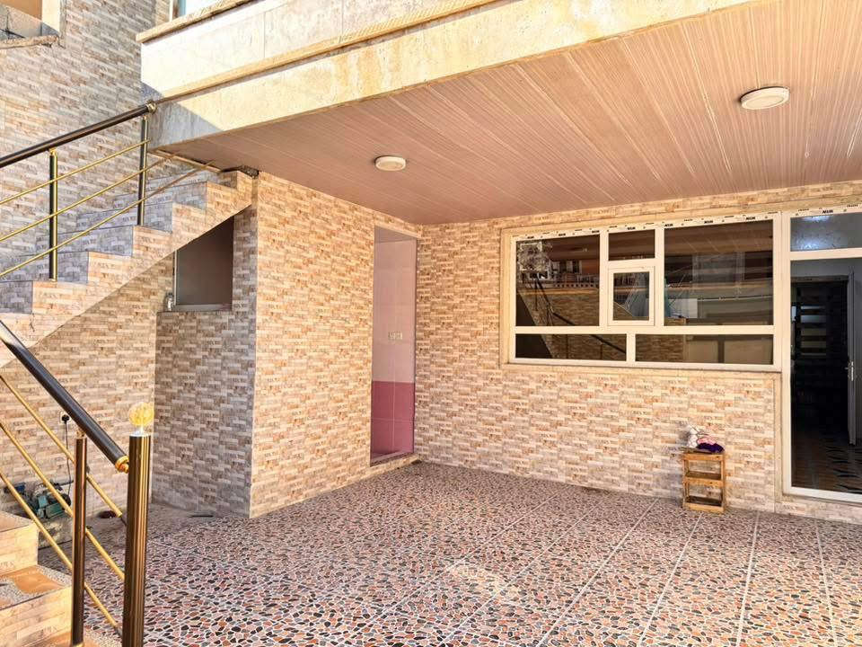 منزل نظيف للإيجار 
*********** - *********** - ***********
