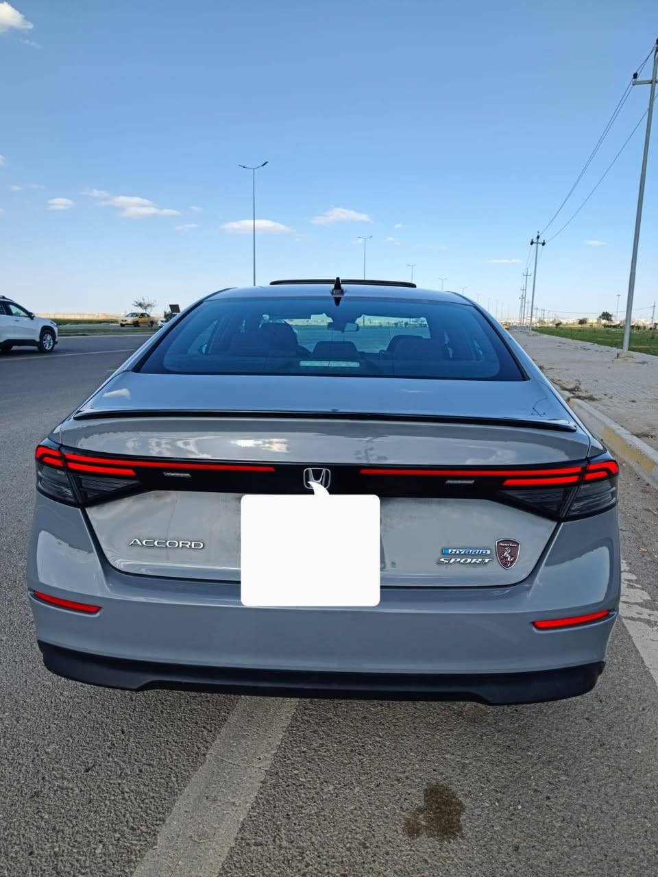 السلام عليكم
هوندا اكورد هايبرد 2024 سبورت 
ماشيه 117 الف 
حادث سطحي جاملغ واحد بدون دواخل 
رادار  امامي
قيادة ذاتية
رادار جانبي
كشن كهرباء 
تحكمات استيرن
حساس امامي خلفي
فتحة سقف
السيارة حادث سطحي التبديل فقط جاملغ  وشويه بالحافه موضح بالصوره 
كاملة السيارة بدون اي نواقص
رقم اربيل باسمي 
تخم تايرات جديد 
مكان السياره كركوك 
للاستفسار 
*********** 
بي واتساب هم كركوك, العراق
