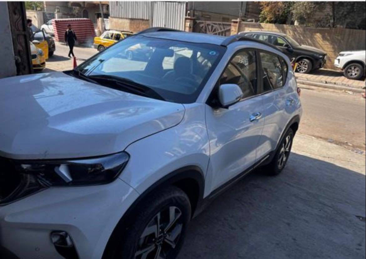 لبيع: كيا سونيت 2023 - بحالة الوكالة (بغداد)
السيارة نظيفة جداً وبحالة الشركة، وجاهزة من كلشي.
• الممشى: 20,322 كم فقط (ممشى حقيقي وقليل جداً).
• المحرك: 1.5 لتر، اقتصادية جداً بالبنزين.
• الرقم: بغداد والتحويل مضمون.
المواصفات:
• شاشة لمس أصلية وكاميرا خلفية.
• حساسات خلفية.
• تحكم ستيرنج كامل جهتين.
• شعار كيا الجديد (KN).
• تبريد ثلج (قطعتين) والكراسي بعدها بتغليف المصنع (النايلون).
• السيارة مكفولة من الصبغ والضربة وبحالة ممتازة.
المكان: بغداد.
للاستفسار عن السعر وتفاصيل أكثر، يرجى الاتصال على الرقم: ***********
