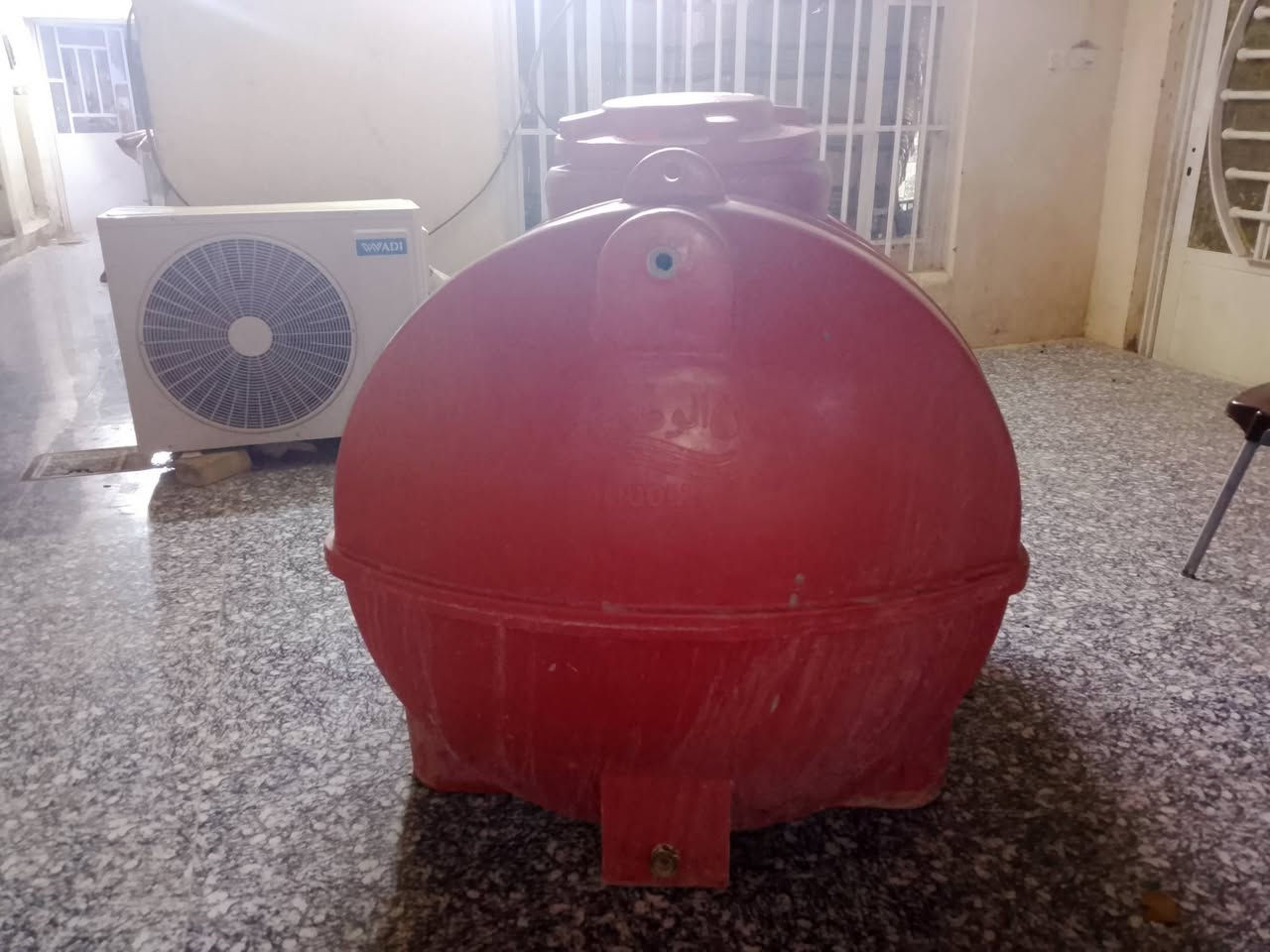 السلام عليكم 
للبيع مقطورة مال ماي 1000 لتر جديدة كلشي مابيها
السعر:50 قفل
***********
