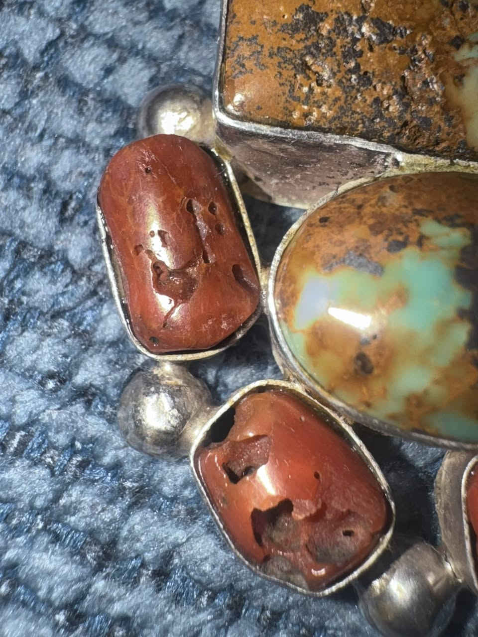 حجر فيروز مع مرجان احمر والفضة


**إذا كنت صاحب هذا الإعلان وتريد حذفه لأي سبب، رجاءا أرسل رسالة إلى الدعم الفني**