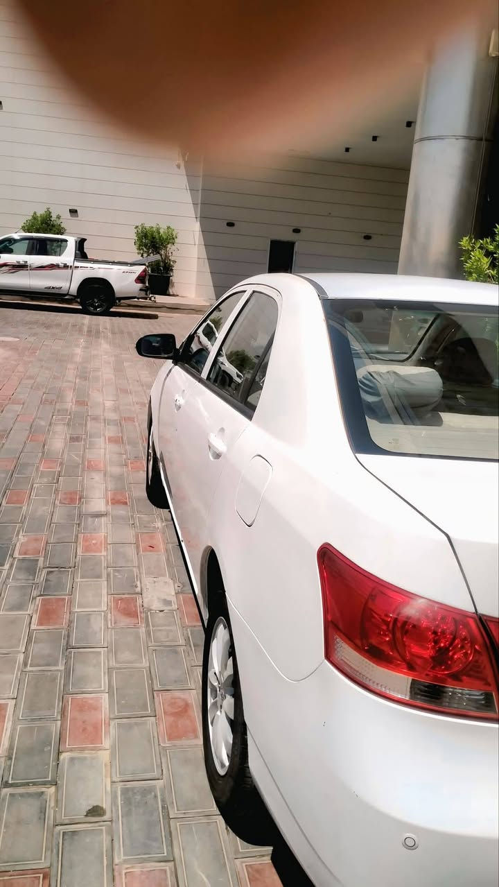 سيارة BYD 2016 رقم انكليزي مثنى سنوية جديدة لل 2030 مداور ثاني يوم . 
مكينة وكير بلادي شرط الفحص لاتنقيص ولاتبخير . 
بصمة وفتحة سقف فول مواصفات.  
سيارة جاهزة من كلشي حدادية تبريد ثلج. 
سيارة جديدة بعده بكتلوك الشركة ماشية 100 الف. 
سعر 68 $ وبيه مجال 
مكان السيارة / السماوة رقم الاتصال او وتساب  . 
‏‪0786 644 4593‬‏
