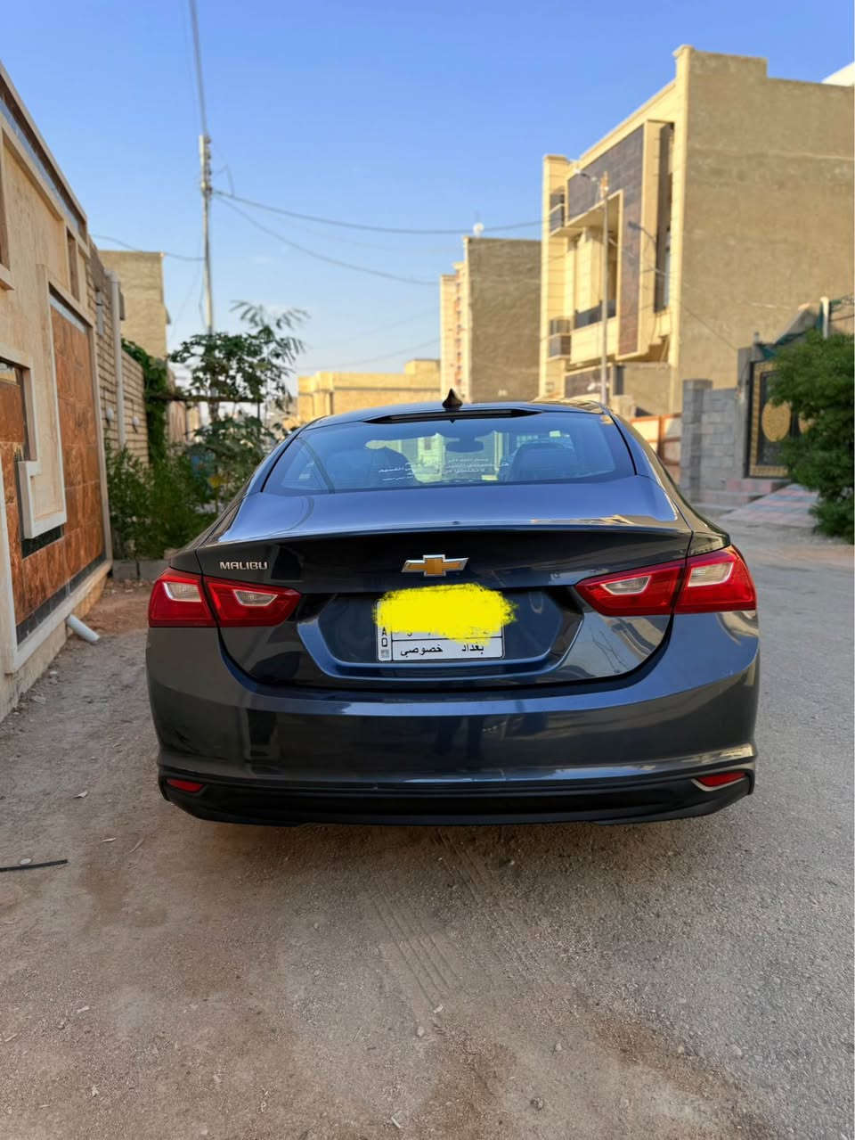 مساء الخير والبركة

🔹 للبيع: شيفروليه ماليبو
📌 الموديل: 2020
📍 المكان: بغداد – اليرموك (4 شوارع)
🚗 اللون: رصاصي مميز 
الرقم بغداد باسمي تحويل مباشر 

🔧 الحالة العامة
 • السيارة بحالة ممتازة وبوضع الشركة
 • الضرر: حافة البنيد فقط
 • مكفولة من الصبغ عدا شبر تقريباً من البنيد
 • يوجد بارد صغير بالجاملغ الخلفي داخل العراق
 • السيارة لا تحتاج أي شيء، جاهزة للاستخدام

⚙️ المواصفات
 • 🔹 محرك 1.5L توربو – 4 سلندر
 • 🔹 ويل كب قياس 17 مع تايرات بحالة ممتازة
 • 🔹 بصمات عدد 2 للأبواب + بصمة تشغيل + بصمة جنطة
 • 🔹 لايتات صفر + كشافات دعامية LED
 • 🔹 شاشة داشبورد كبيرة (حجم آيباد) للتحكم الكامل بإعدادات السيارة
 • 🔹 كاميرا خلفية أصلية دوّارة مع الستيرن
 • 🔹 كشنات جلد لون بيجي
 • 🔹 Auto Stop
 • 🔹 تحكم كامل
 • 🔹 نظام تحديد المسار
 • 🔹 تشغيل عن بُعد
 • 🔹 نظام صوتي مميز
 • 🔹 ستيرن مالتي فنكشن (بلوتوث – مكالمات – كروز كنترول – تحكم صوت)
 • 🔹 نظام ABS مانع الانزلاق

💰 السعر

127 ورقة مع مجال بسيط

📞 للاتصال: *********** بغداد, العراق
