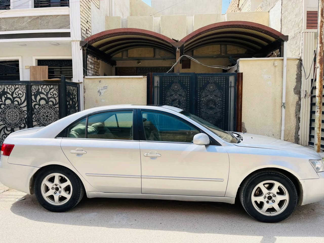 من رخصه الادمن سوناتا 2006  محرك 3300 رقم نكليزي بغداد بسمي سياره بدون ضربه بس حادثها مال امريكا فقط مصبوغه حزام فقط تكم و قماره بدون صبغ بلاد سياره تخم تاير حداديه جاهزه بيها خربطه بل مكينه  سعر 88 مكان سياره بغداد ***********
