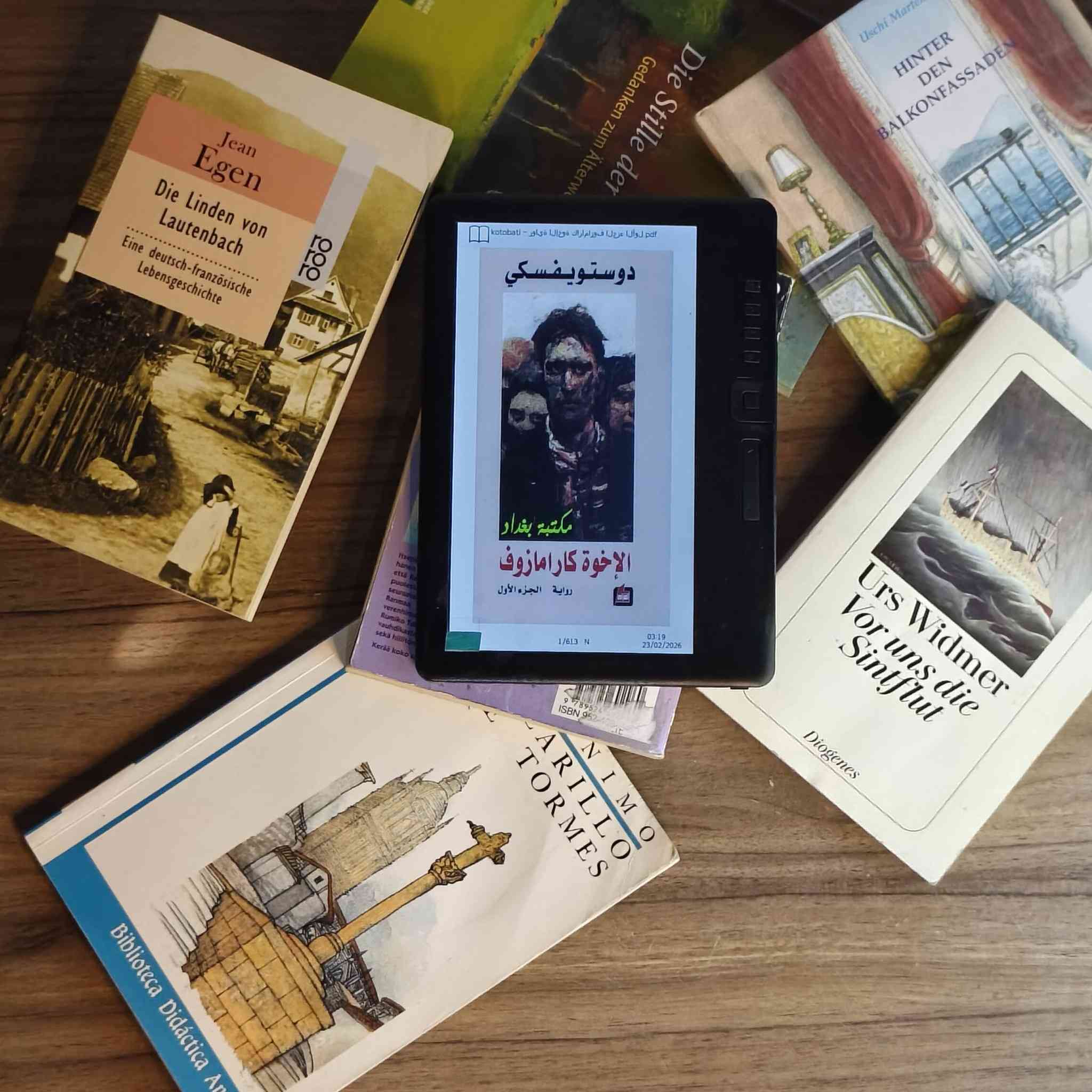 E_book Reader📚قارئ كتب
شاشة ملونة LCD 
يتحمل الآف الكتب 
ذاكرة داخلية 8 كيكا وتكدر تخليله ميموري 
يحتوي على مشغل موسيقى 🎵
مشغل فيديو 
عارض صور 
بيه سماعة داخلية وخارجية 
جديد غير مستخدم اللزكة بالشاشة كامل ملحقات حافظة جلد ولزكة شاشة وسماعات وكيبل شحن 
السعر 70 ألف ✨ 
متوفر توصيل كافة أنحاء العراق


**إذا كنت صاحب هذا الإعلان وتريد حذفه لأي سبب، رجاءا أرسل رسالة إلى الدعم الفني**