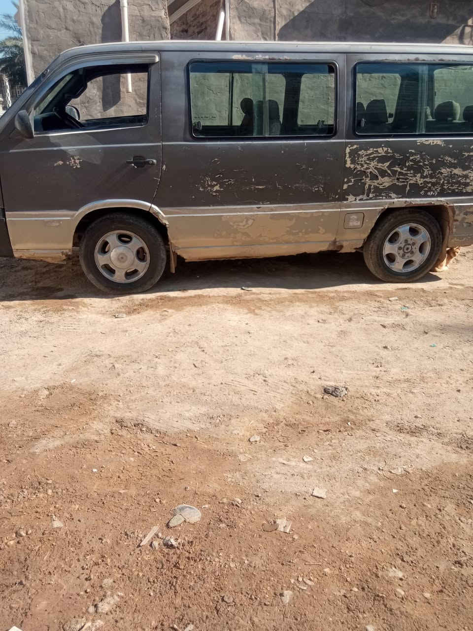 السلام عليكم 
سيارة ستانا للبيع موديل 96 
مصفرة هيئة  وغرامات ...مكينه كايمة 
السعر 32 
رقم الموبايل/ ***********
