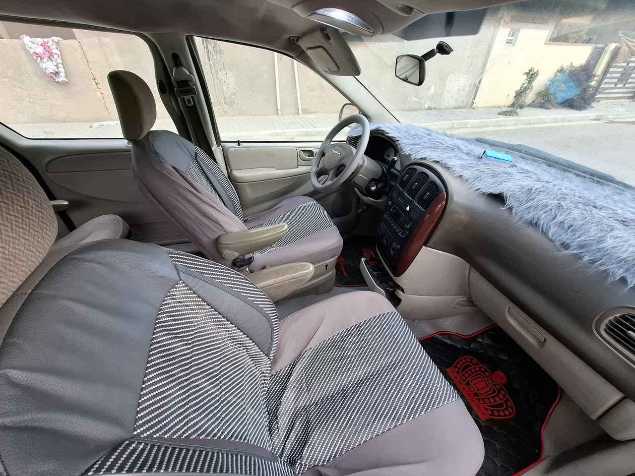 السلام عليكم اخوان
للبيع كرفان كلايسلر تاون كاونتري. ٧ راكب كشنات سياحي بلع  موديل ٢٠٠٧ محرك ٣٣٠٠ قطعة تبريد وحدة  . يحتاج ربط فقط غراضة كاملة 
سيارة بيها ملاحظات بسيطة وتلكيطات خياسات بجاملغات 
سيارة مكفولة ضرر فقط باب سلايت جهة اليمين. صدر ٧٠ بلمية 
مكان بغداد   هزة جديدة لل ١١. ٢٠٢٦  وسنوية لغاية ٢٠٢٨ سعر ٧٣ وبيها مجال للشراي   ***********  _ ***********
