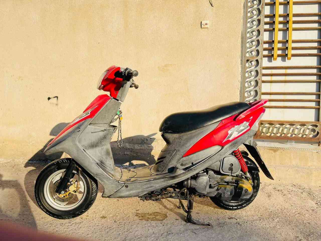 السلام عليكم للبيع ماكس لون احمر جارد ومولحه  دراجه خير من الله دراجه مكفوله من كلشي ما مفتوحه دراجه سعره بمليون و50وبيه مجال حك جيه مكاني قرنه شراي يخابر ملاحضه مراوس ب تكتك ***********
