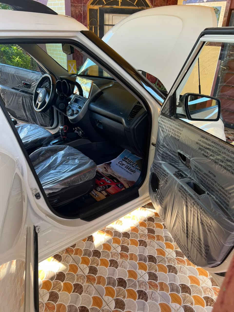 السلام عليكم
كيا صول 2014 ادوات ادوات ادوات 
للبيع 
محرك  كير مكفول تبريد ثلج 
تايرات +صدر + باتري كله جديد ماصار اسبوع 
غرفه مغلفه الداخل بالكامل.
جديده الله شاهد سياره تخبل مال بيت ***********
