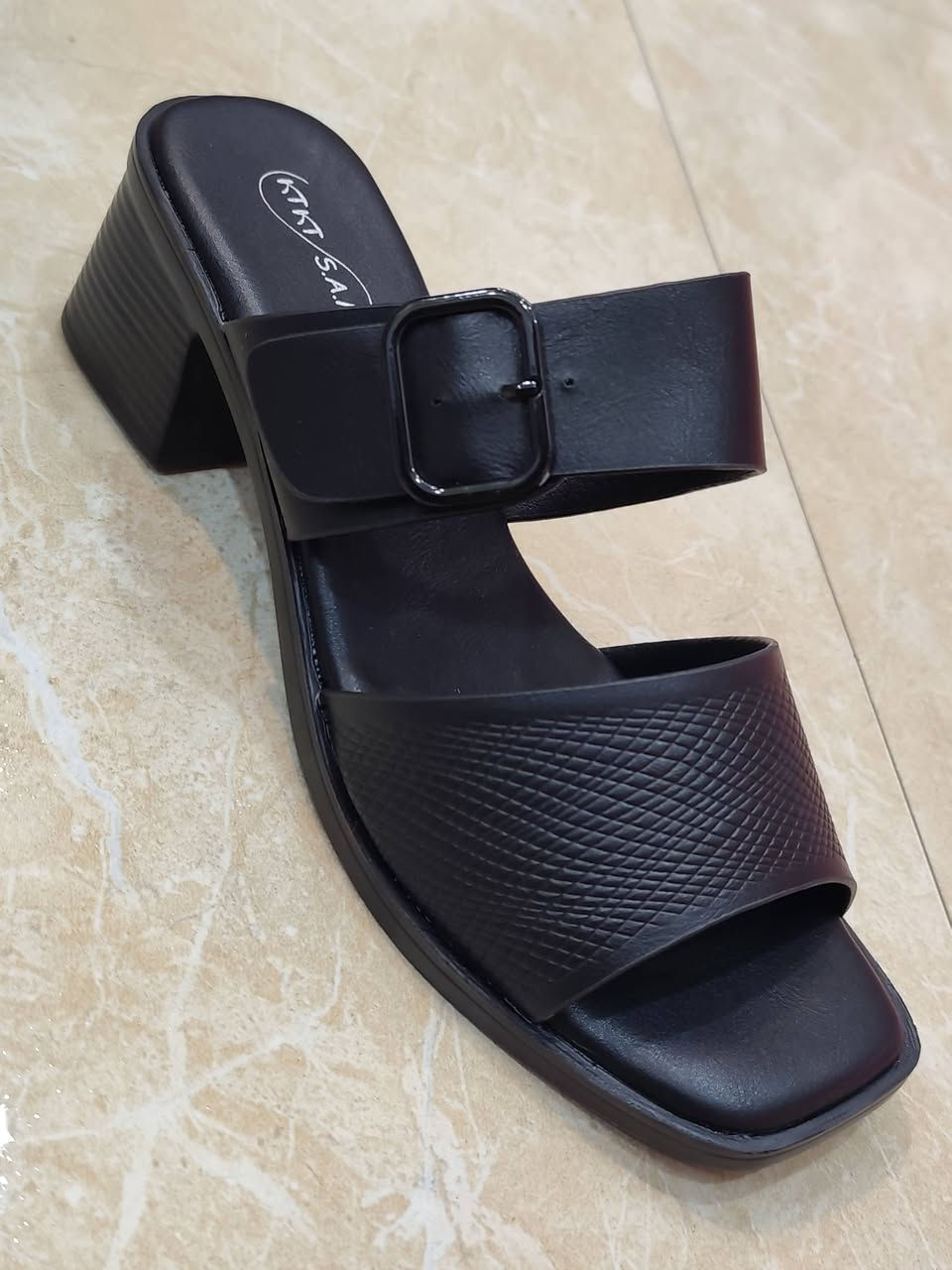 شحاطات نسائية جلد طبيعي اصلي طبي قياس من ٣٧الى ٤٣😻
العنوان المسيب السوق شارع زين العابدين محل سجاد للأحذية مقابل سيد أنس لبيع الستائر 
للاتصال ***********😶
للمراسلة ***********👍
يوجد توصيل 🌹
