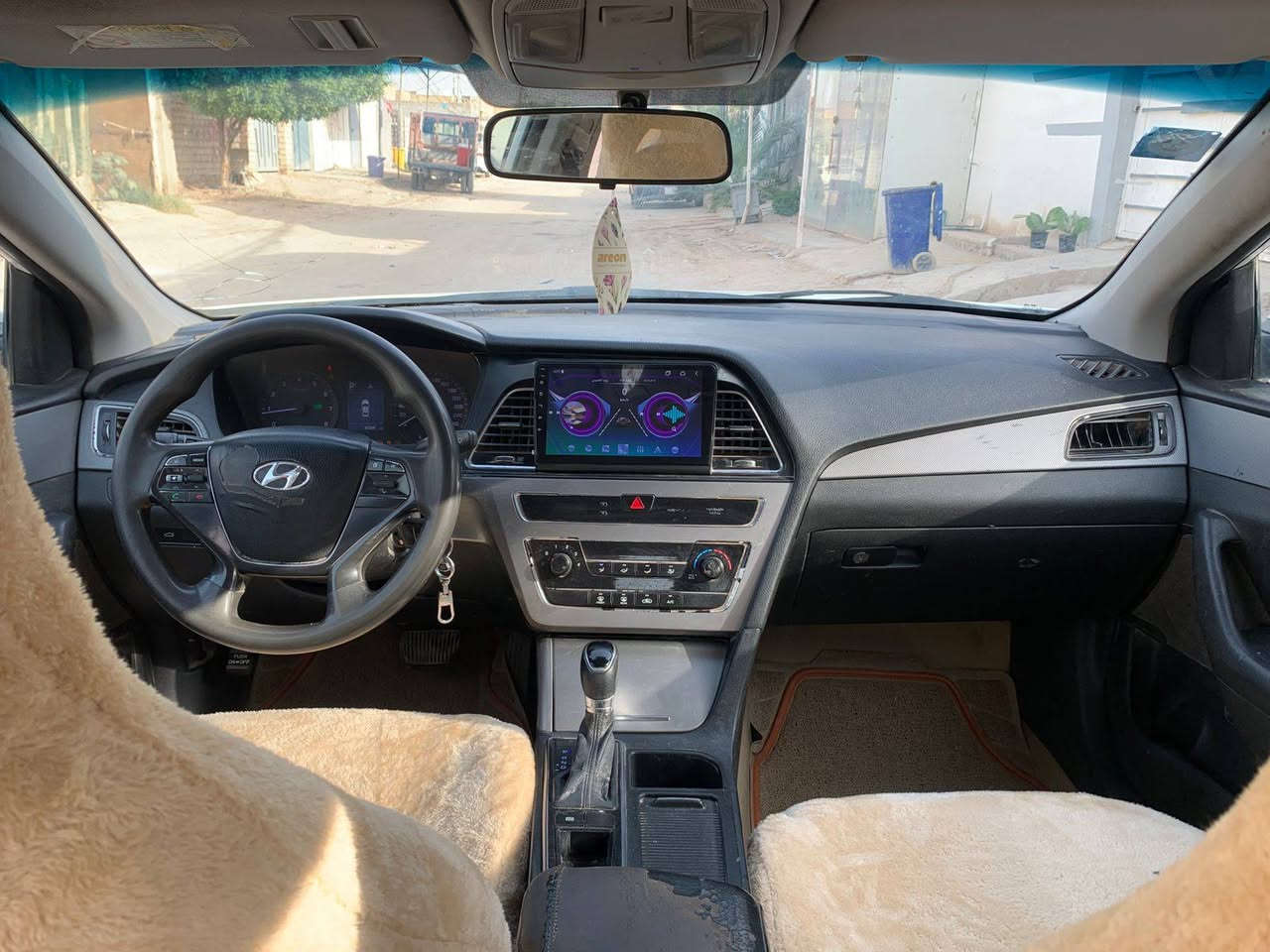 للبيع سوناتا ٢٠١٧ وارد كوري غاز فقط
رقم بغداد انكليزي تحويل مباشر 
السياره جاهزه مال جناي كير ومكينه وحداديه وتبريد وتخم تاير شرط بيها قطعتين تبديل وبيها صبغ عام لغرض توحيد الون ول صور بل منشور قبل الصبغ 
السعر 88 وبيها مجال
مكان السياره النجف 

‭٠٧٨٧ ٥٠٣ ١٥٧٧‬
