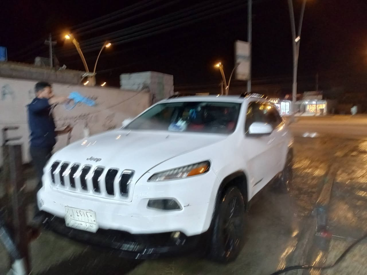 سيارة جيب شيروكي بيضا موديل 2016/ بصرة مواصفات ممتازة بدلت محركها مديل 2023 وبدلت راديتر دبل خانة والسيارة جاهزة وحلوة وجاي اكمل معاملة اديرها بأسمي تلفوني 
*********** اللي يحب يراوسني بسيارة كيا عنواني البصرة النجيبية دور اسكان الكهرباء قرب جسر خالد رايدها 130 واللي يزورني يشرفني وبيها مجال
