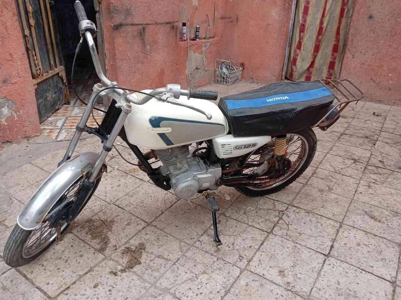 دراجه ايراني نامه السعر 180 العنوان بصره حيانيه ***********
