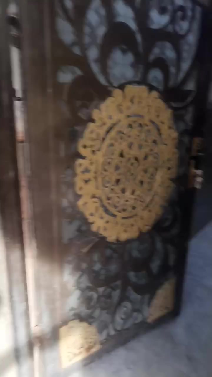 دار لبيع المساحه ٢٠٠ م الرمادي ٧كيلو قرب معارض السيارات خلف جامع اخوه صالحين قريب من الشارع سايدين السعر ٨٥ مليون بيت جاهز لسكن التحويل ثاني يوم شرط


**إذا كنت صاحب هذا الإعلان وتريد حذفه لأي سبب، رجاءا أرسل رسالة إلى الدعم الفني**