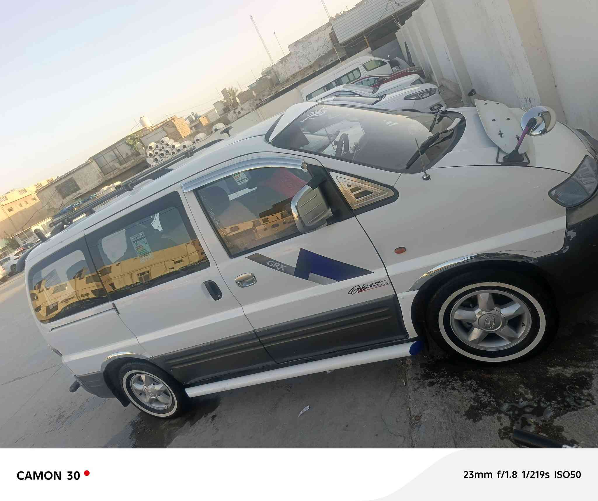 سلام عليكم  ٢٠٠٤ مفتوح كير عادي سياحي وضع شركه للبيع او مراوس ٢٠٠٧ ١١ راكب مكاني ديالى  ***********
