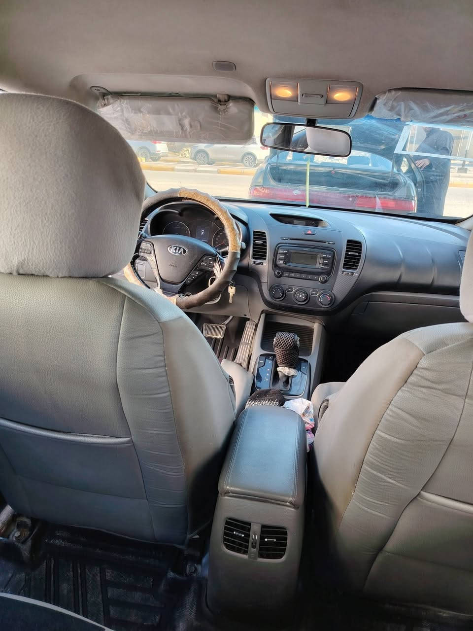 سلام عليكم سيراتو مديل ١٨ رقم ٢٧ناصرية انكليزي مكفولة ماعَد دحجة بلجاملغ الخلفي كير مكينة مكفولات تبريد ثلج سيارة جديدة ماناقصها شي بسمي مكاني سماوة مداور ثاني يوم *********** سعر ١٤٠
