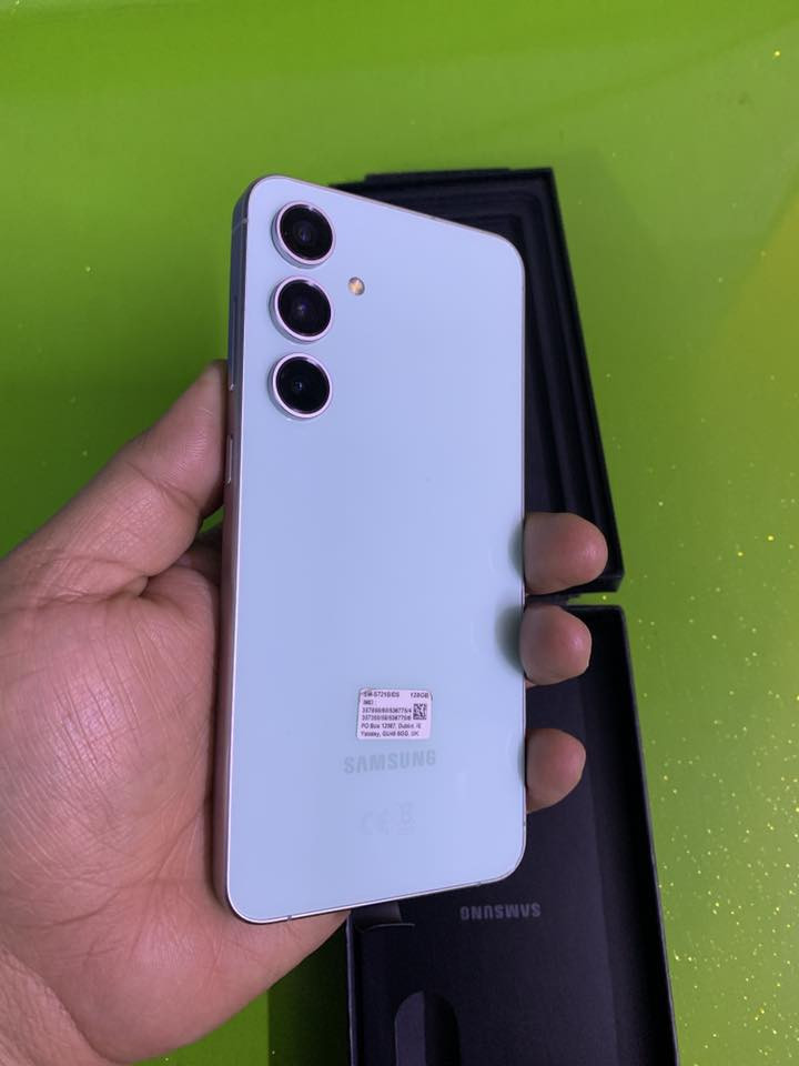 ‏ρᔕɹ̤ɺɕ ρᖈɹɹɹɺȊ
Samsung Galaxy s24 fe
الجهاز فقط مفتوح الكارتونه 📦
جديد غير مستخدم 🎀
النسخه العالميه 🌎
نسخه برطانيه uk 🇬🇧 
رام 8 ذاكره 128 💾
شريحتين + شريحه الكترونيه 🃏
عربي اصلي 
اللون الشذري ♻️
ماعدي توصيل 🚖
تجي تاخذه من البيت 🏘️
مكاني بغداد 
اي اسفسار ومعرفه السعر 💵
تفضل وتشلع ؏ـيُـ‘ـُوٌنُـ‘ـَي⁽🥺₎⇣


**إذا كنت صاحب هذا الإعلان وتريد حذفه لأي سبب، رجاءا أرسل رسالة إلى الدعم الفني**