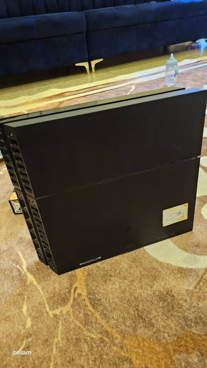 ***********
سوني 4  كامل ملحقات
مساحة   500
السعر 200 قفل
