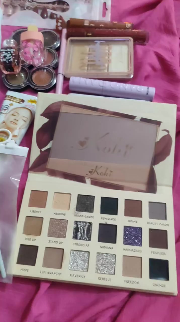 بنات عرض مكياج سعره 25 يحتوي
اضافر واضاء وايشدو اثنين وفرش مكياج 
وفونديشن وكلوز ومنفخ شفه واقلام حاجب وكحل وايلانير ومصح حاجب وركسونه وحمر ومسكارا لتحب تحجز تراسلني


**إذا كنت صاحب هذا الإعلان وتريد حذفه لأي سبب، رجاءا أرسل رسالة إلى الدعم الفني**