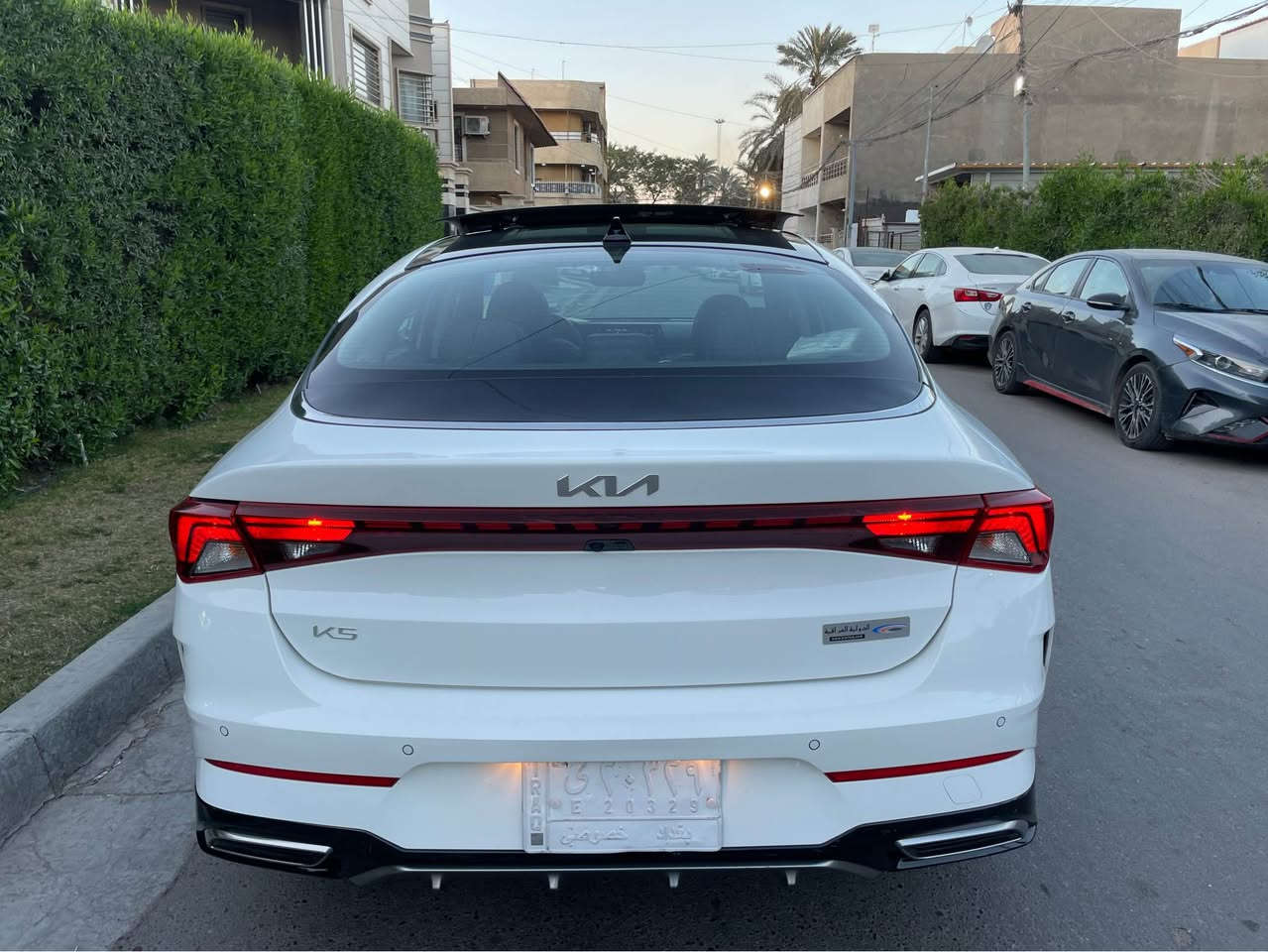 السلام عليكم للبيع فقط 
كي فايف 2023 خليجي شركة الدولية محرك 2000 دوش فول مواصفات بنوراما / بصمتين / كشن كهرباء / لدات فول الفول ماشيه 41 الف بيها شويه صبغ بالبنيد بدون دواخل بيها شويه بارد سيارة جديدة وجاهزه مابيها اي نقص مكاني بغداد الاعظمية 
السعر 198 ورقة اتصال *********** بغداد, العراق
