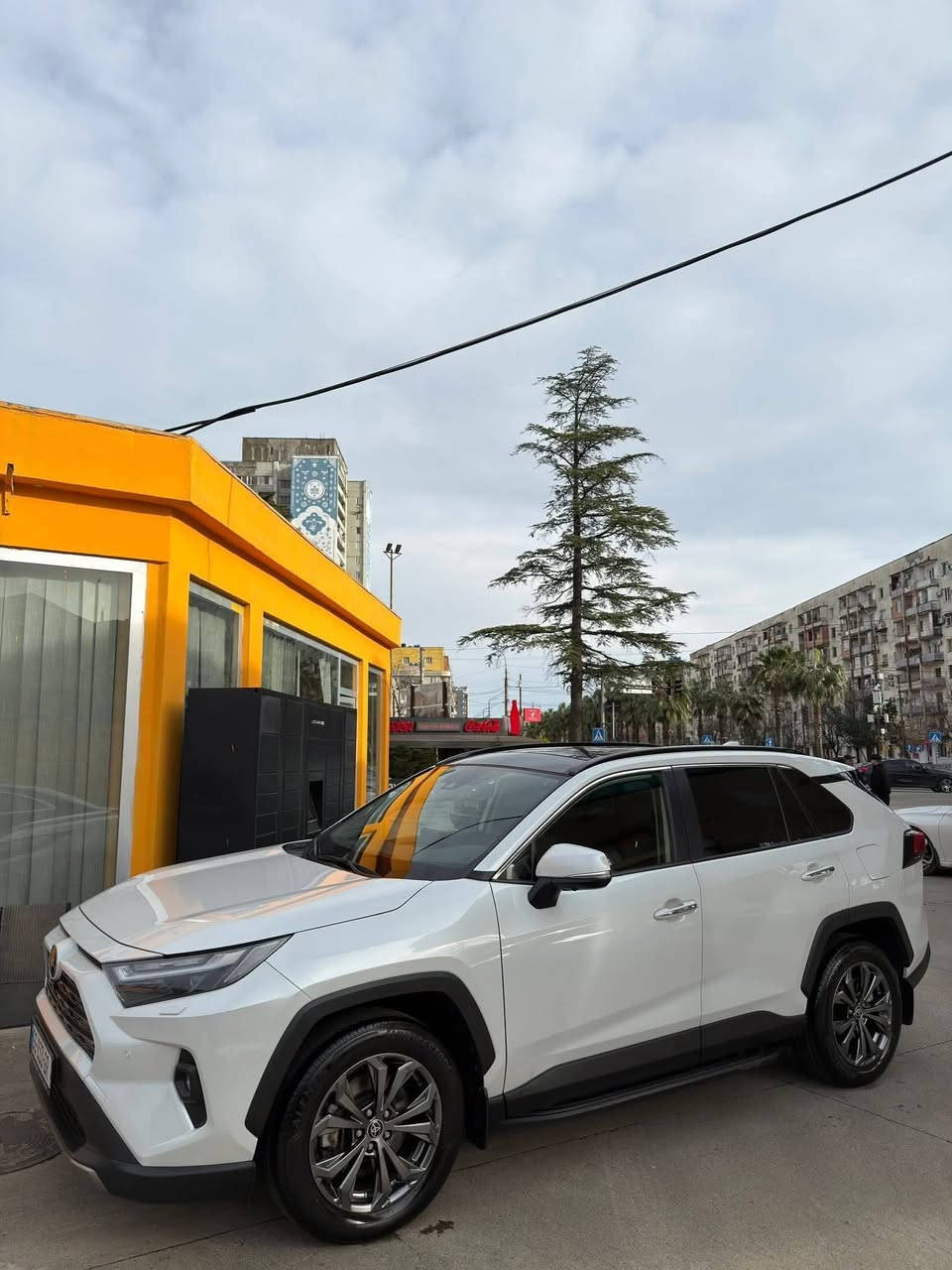 السيارة للبيع في جورجيا تبليسي العاصمة الجورجية 🇬🇪 🇬🇪
تويوتا RAV4 موديل 2024 
بحالة ممتازة، 
المسافة 18500 
المعروضة بالسعر جورجيا 173ورقة


**إذا كنت صاحب هذا الإعلان وتريد حذفه لأي سبب، رجاءا أرسل رسالة إلى الدعم الفني**