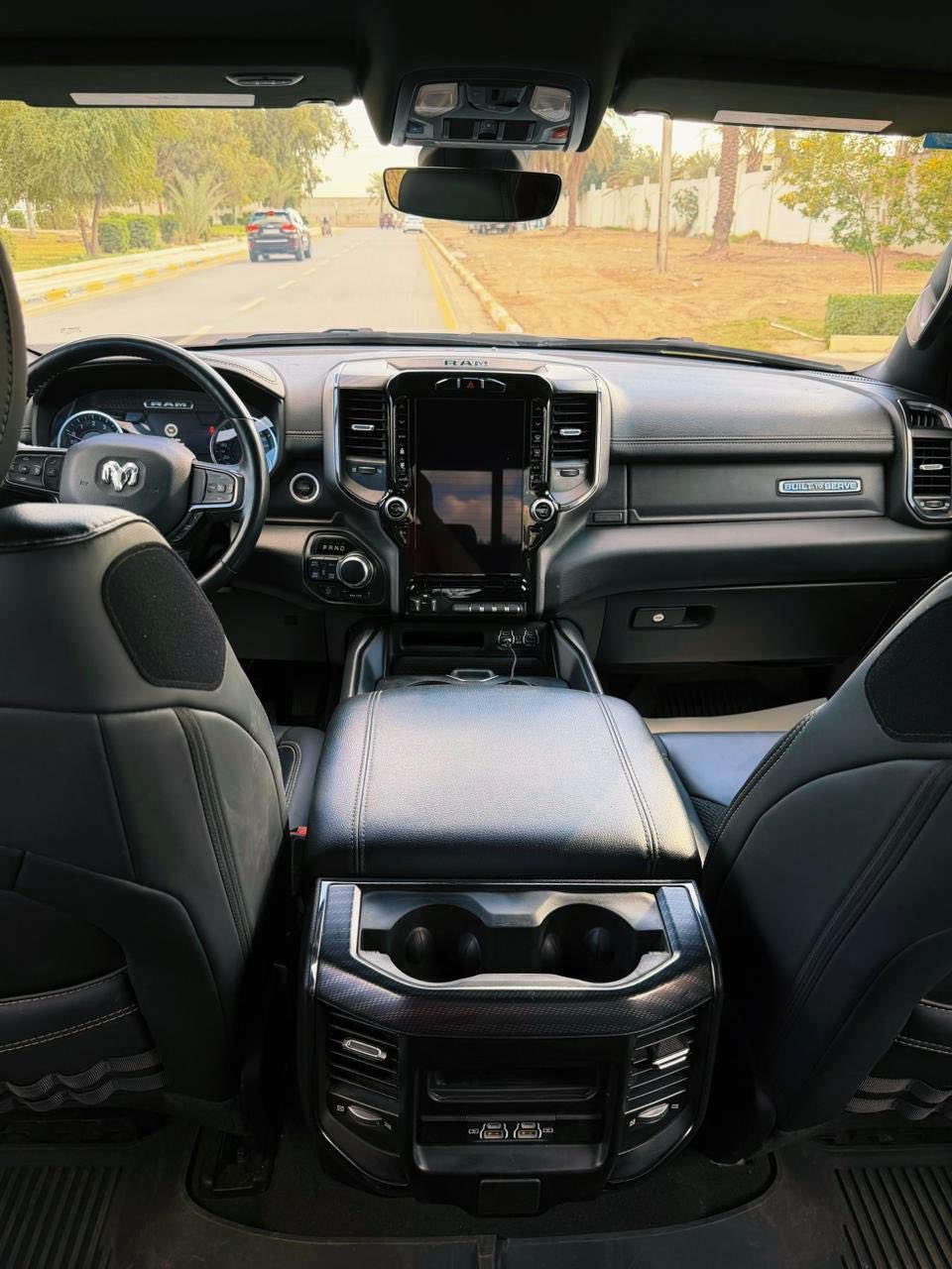 السلام عليكم
رام Built to Serve موديل 2024 محرك 6 سلندر ايتورك وارد امريكي حادثهة صفحة اليمين ومبدلة قطع صبغ بلاد بدون دواخل والتصليح شرط البرغي راجع بلادي يعني باعتبار مشتري كلين
لايت لد 
بك لايت لد 
مري كهرباء 
شاشة تيسلا 
قاصة 
ويل كب حجم 20
فورويل 
قفل اكسل 
رام بوكس 
تدفئة تبريد بالكشنات
السيارة ماشية 23000 مايل
سعر السيارة 32000$ وبيهة مجال بسيط 
للاستفسار
***********
***********
