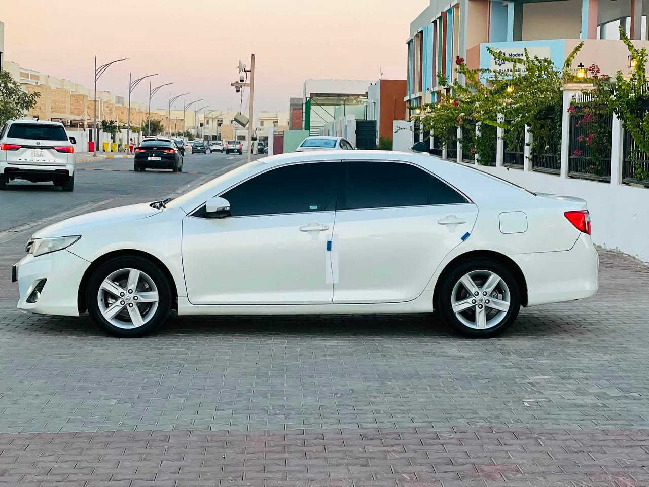 السلام عليكم للبيع بسعر مناسب 
كامري 2014 خليجي 
بسعر 
(123) 
رقم اربيل دولي شرط التحويل والغرامات 
مكينه 2500 بدون عيب ولافتح 
كير بدون عيب بدون فتح 
بيها نص جاملغ خلفي صبغ وشبر بجاملغ امامي فقط والباقي كفاله   بدون داخل شرط الفحص وين ميعجبك 
كير محرك شرط بدون فتح ع وضع الشركه 
تايرات نضاف 
تبريد ثلج
صدر جديد
تريد قطعتين 
داخل لونين 
بصمه تشغيل 
تشغيل عن بعد 
منضومه زينون 
شاشه 
كامره دواره 360 
ويل كروم 
حساس خلفي 
اشاير بلمري 
وباقي المواصفات معروفه 
ملاحضه ماكطع سعر بتلفون 
مكاني صلاح الدين تكريت 
***********
