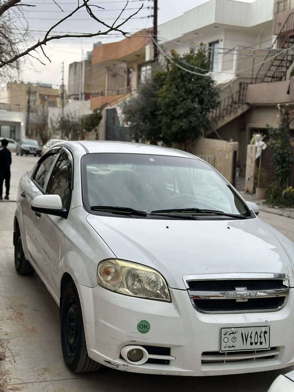 ساغ ساغ ساغ
گێڕو مە کەینەی بە شەرتی فیتەر
موسو بڕاوەو سەقف وحیزام بە شەرت
مەکینە بچوکی گێڕ ئۆتۆماتیک ناو زەردی ٤ جام کارەبا
ئاوێنە کارەبا بەرگەدەرگاو کوشنەکانی لۆک
٢ ڕۆژە تاقمێ تایەی لۆکم بۆ بەبستوە 
ڕۆن و فلتەرو ئەنتی فرێزم دوێنێ گۆڕیوە 
هەموو گیانی بەشەرت سەیارەکە زۆر تازەیە 
کۆدی ئاسایشم بۆ کردوە 
بە شەرتی ماڵی مەدەنی و ماڵی کەس نەبێت 
ڕەقەم شانسی مەزبوتە دەست کاری نەکراوە
لە سلێمانیم ***********
